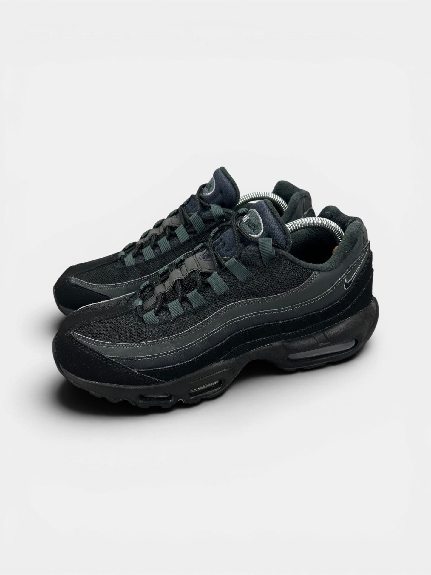 Nike Air Max 95 Black Anthracite — buty sportowe męskie w bardzo dobrym stanie rozmiar 43, widok z boku