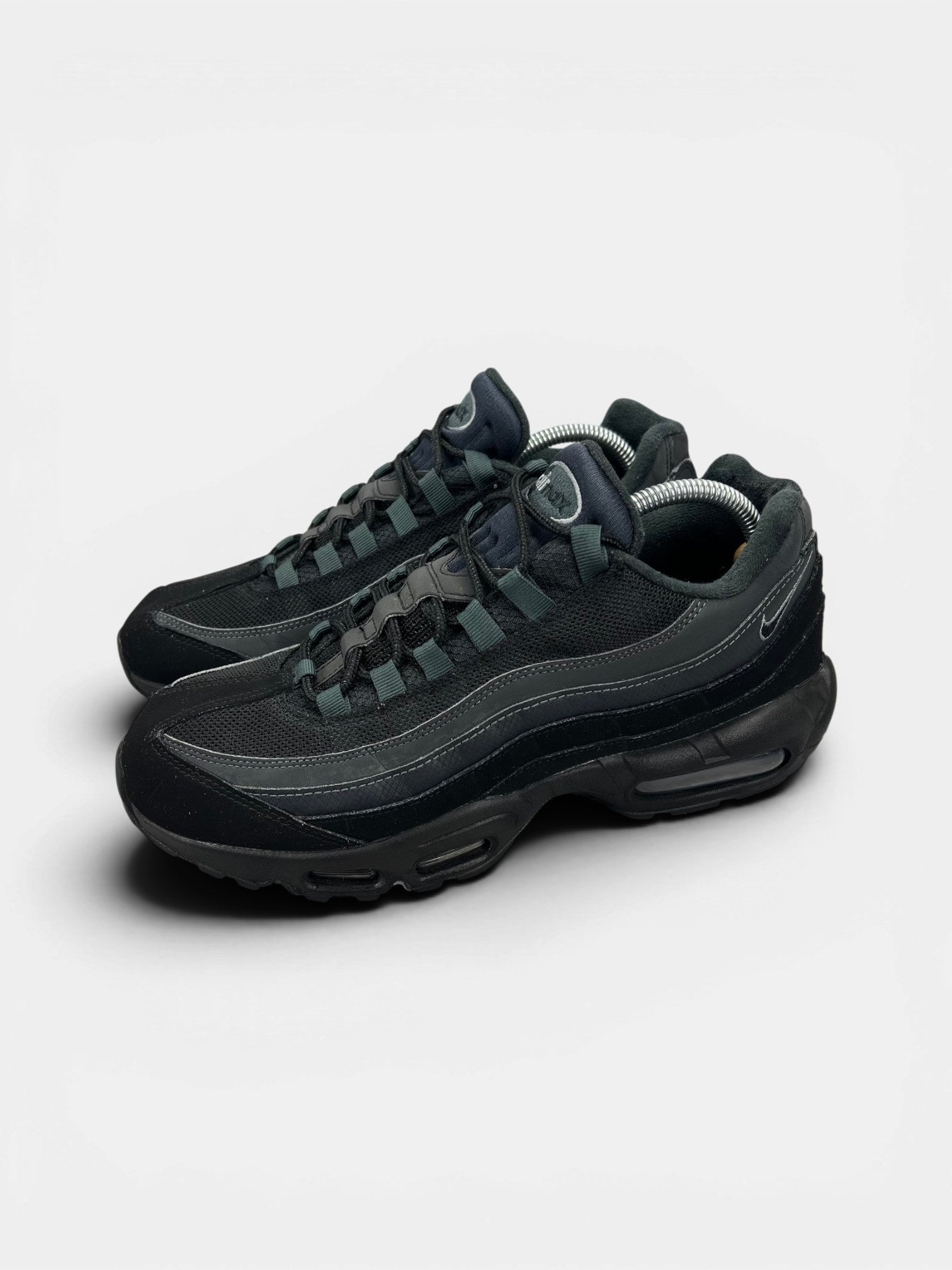 Nike Air Max 95 Black Anthracite — buty sportowe męskie w bardzo dobrym stanie rozmiar 43, widok z boku