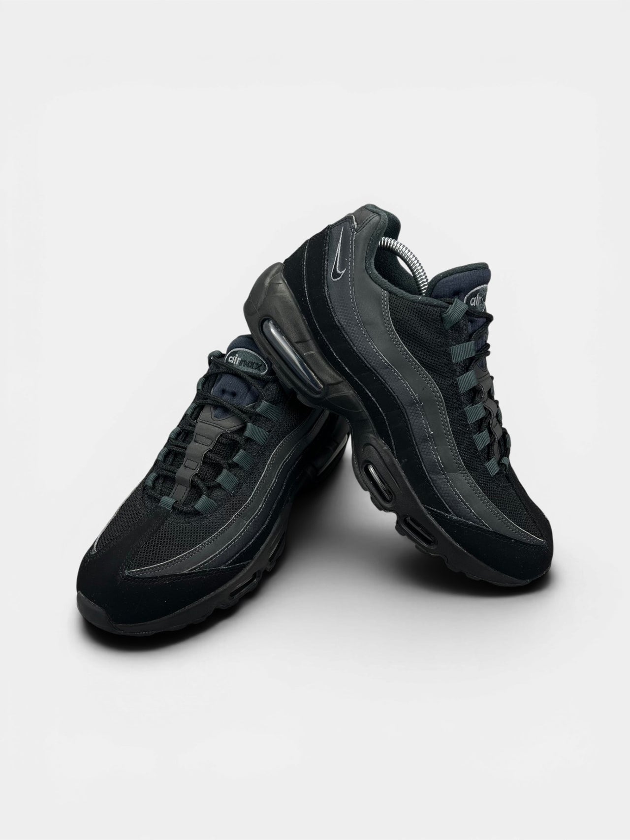 Nike Air Max 95 Black Anthracite — buty sportowe męskie w bardzo dobrym stanie rozmiar 43, boczny profil