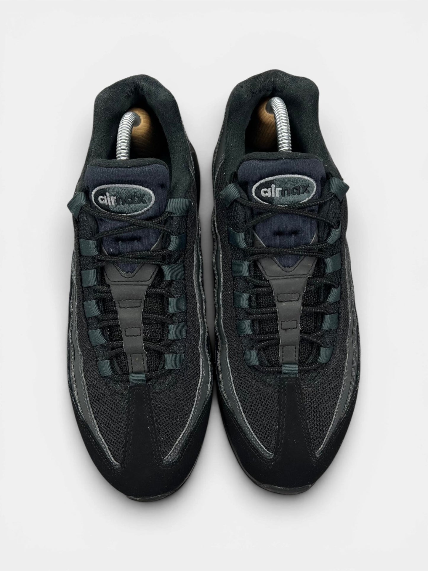 Nike Air Max 95 Black Anthracite — buty sportowe męskie w bardzo dobrym stanie rozmiar 43, widok z góry