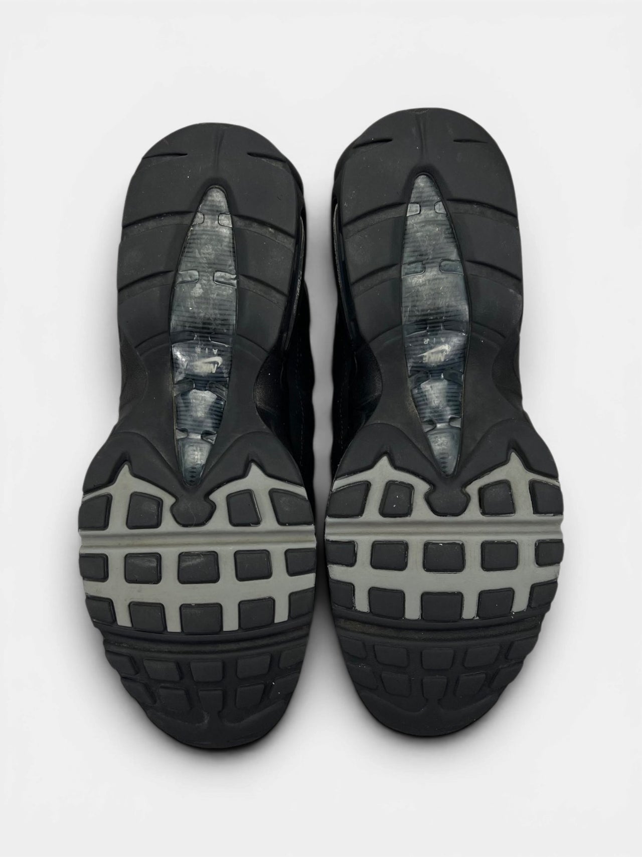 Nike Air Max 95 Black Anthracite — buty sportowe męskie w bardzo dobrym stanie rozmiar 43, podeszwa