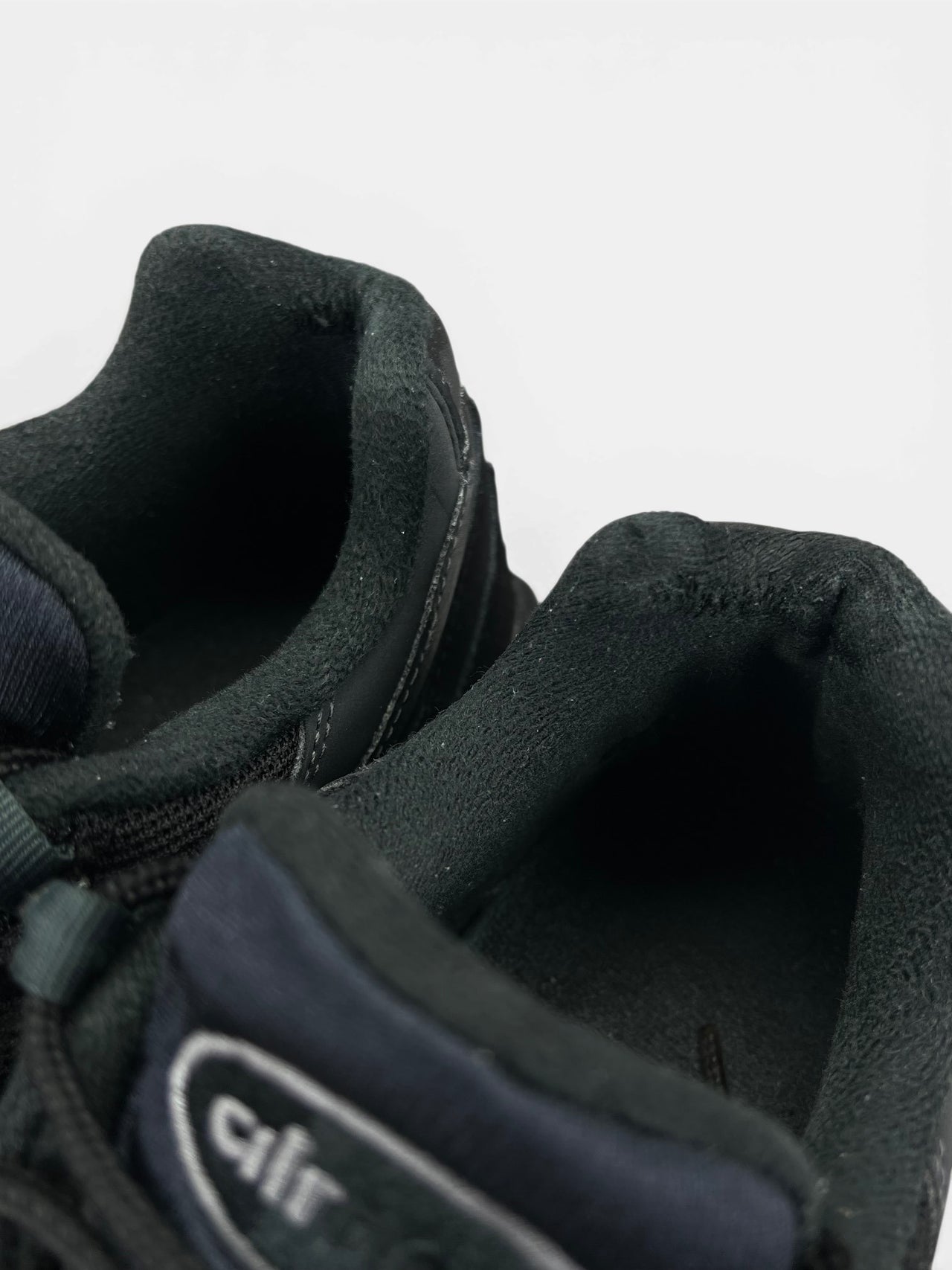 Nike Air Max 95 Black Anthracite — buty sportowe męskie w bardzo dobrym stanie rozmiar 43, zapiętki butów