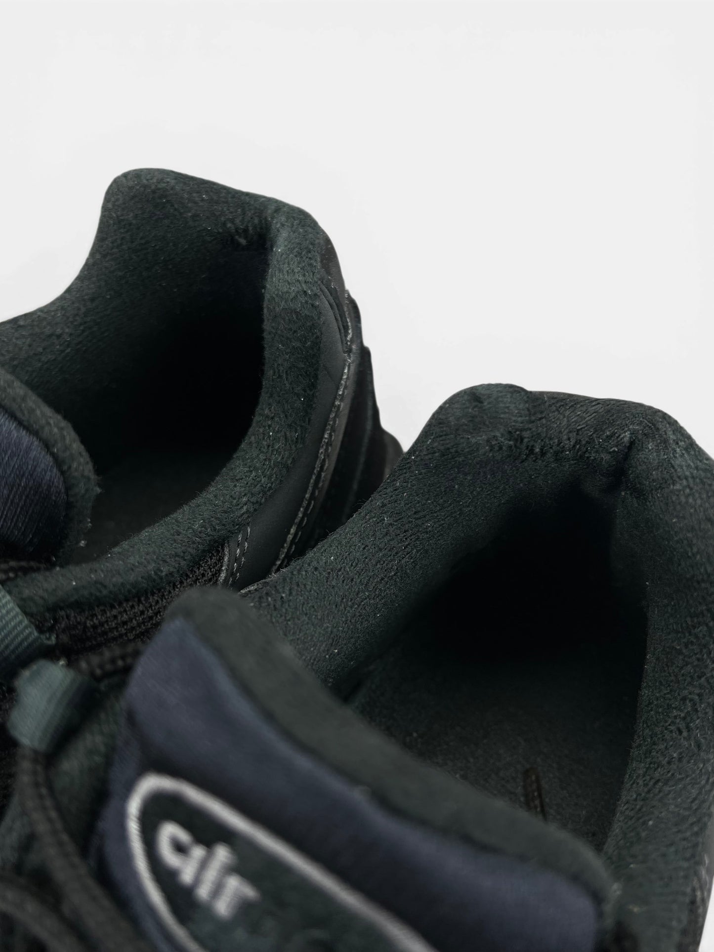 Nike Air Max 95 Black Anthracite — buty sportowe męskie w bardzo dobrym stanie rozmiar 43, zapiętki butów