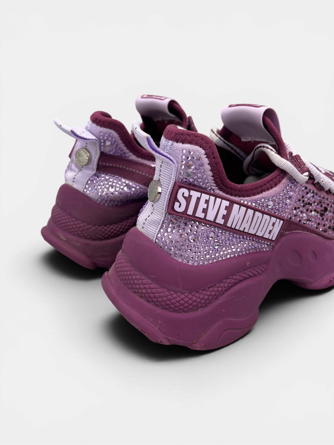 Steve Madden Mistica — buty sportowe dziecięce w bardzo dobrym stanie rozmiar 33, zewnętrzny panel prawego buta