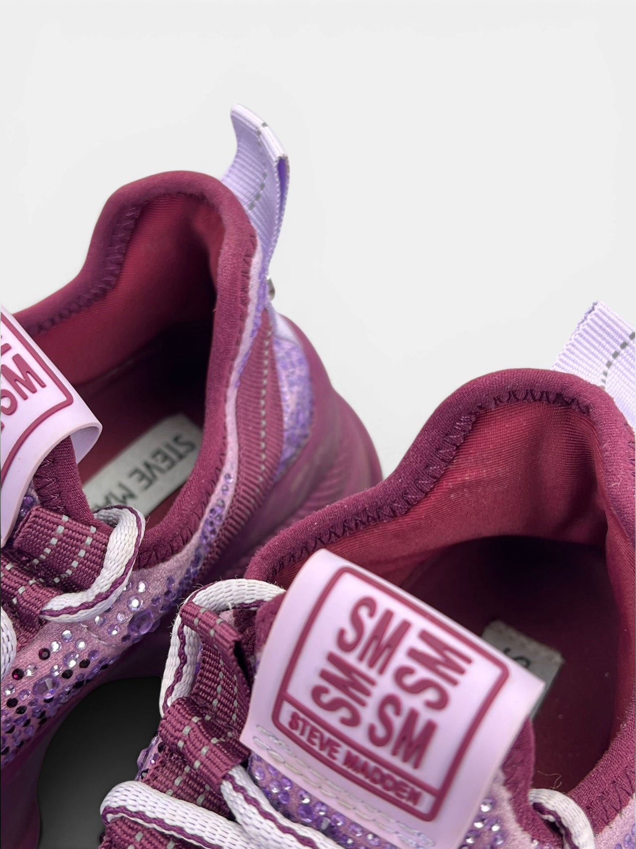 Steve Madden Mistica — buty sportowe dziecięce w bardzo dobrym stanie rozmiar 33, widok z góry na wewnętrzną stronę butów