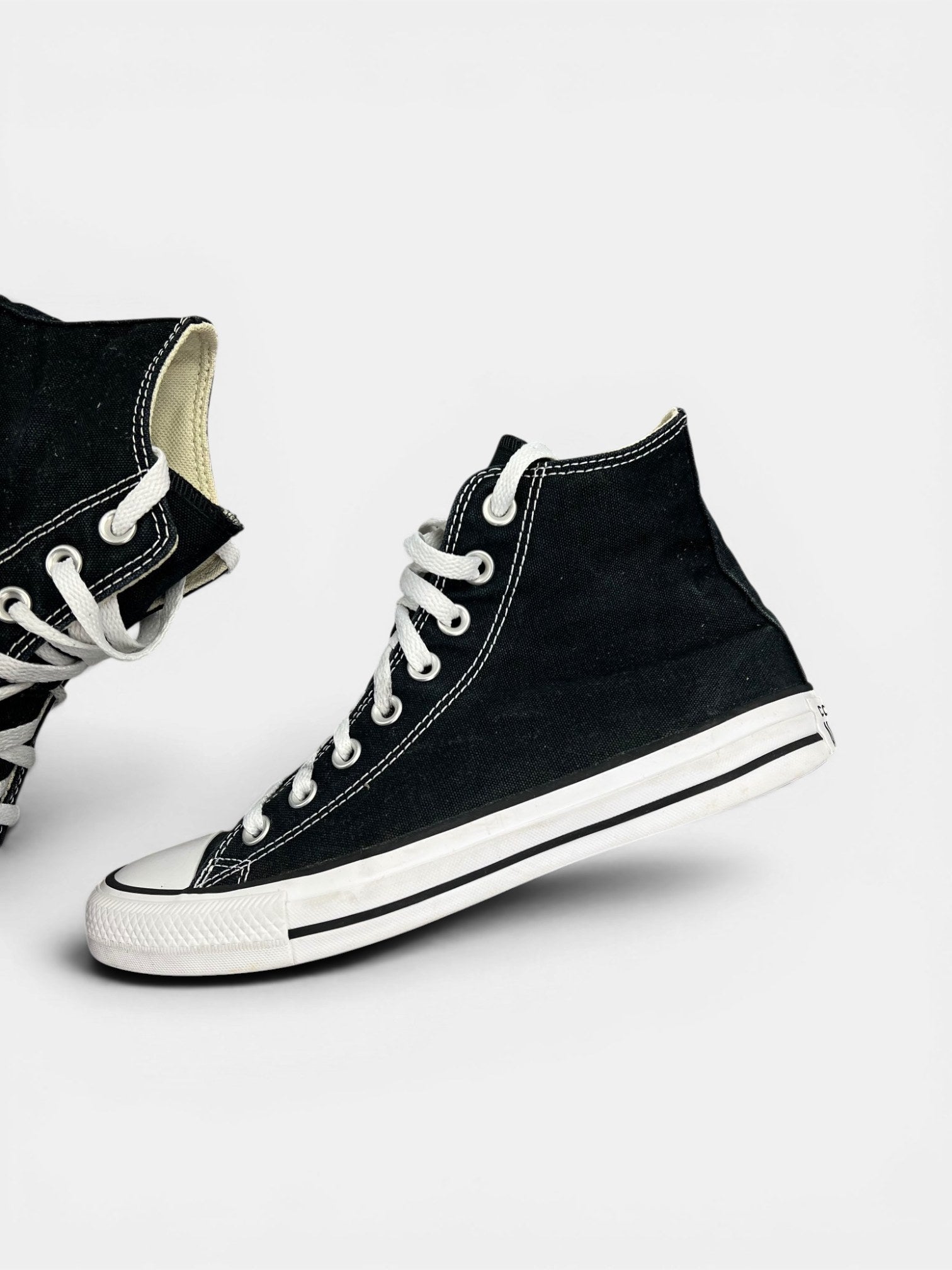 Converse Chuck Taylor All Star Hi — buty sportowe damskie w bardzo dobrym stanie rozmiar 40, zewnętrzny panel lewego buta