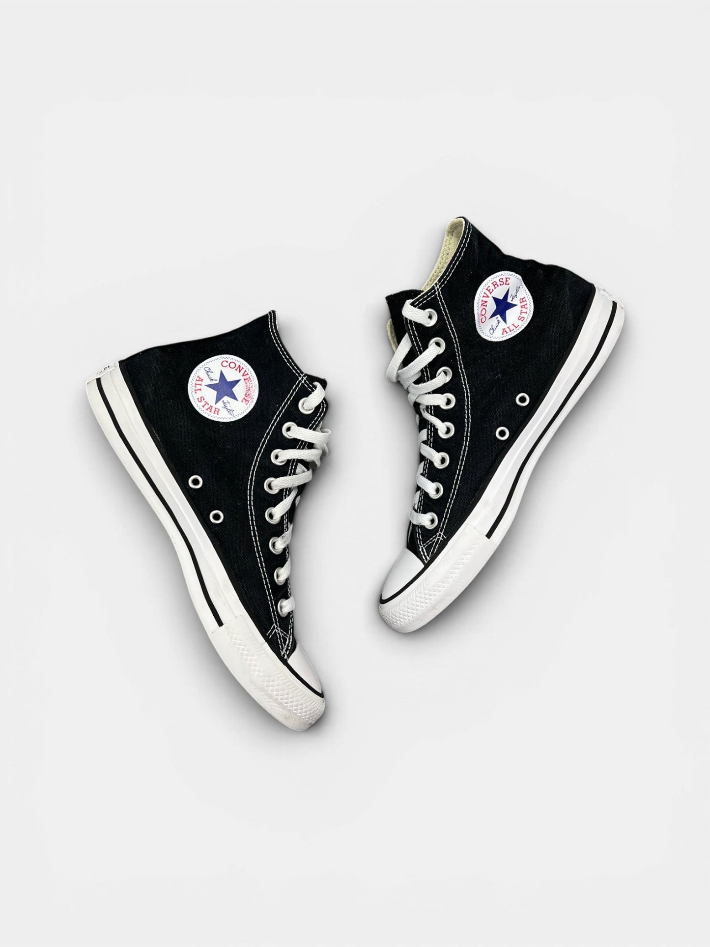 Converse Chuck Taylor All Star Hi — buty sportowe damskie w bardzo dobrym stanie rozmiar 40, widok z góry na wewnętrzną stronę butów