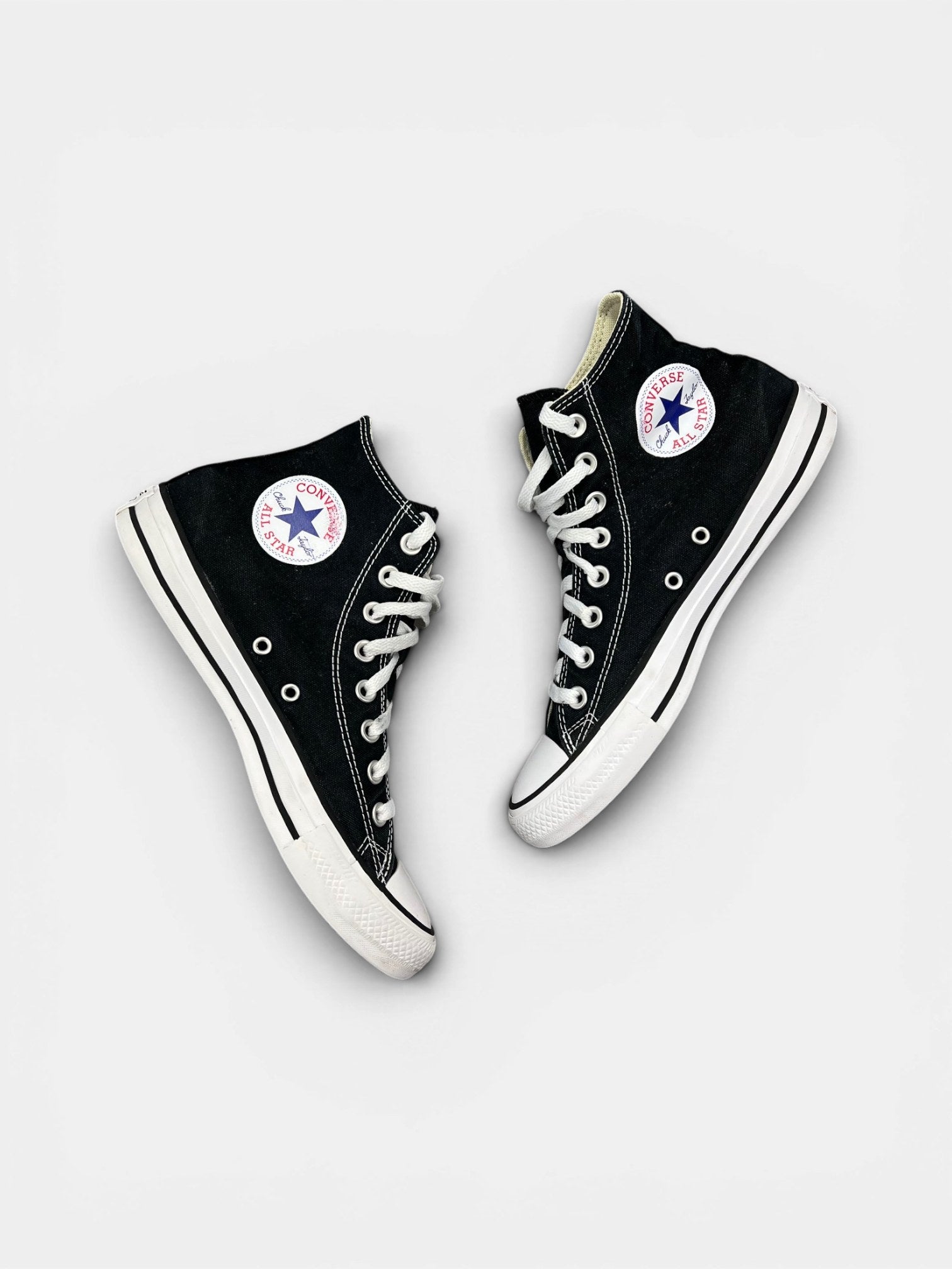 Converse Chuck Taylor All Star Hi — buty sportowe damskie w bardzo dobrym stanie rozmiar 40, widok z góry na wewnętrzną stronę butów