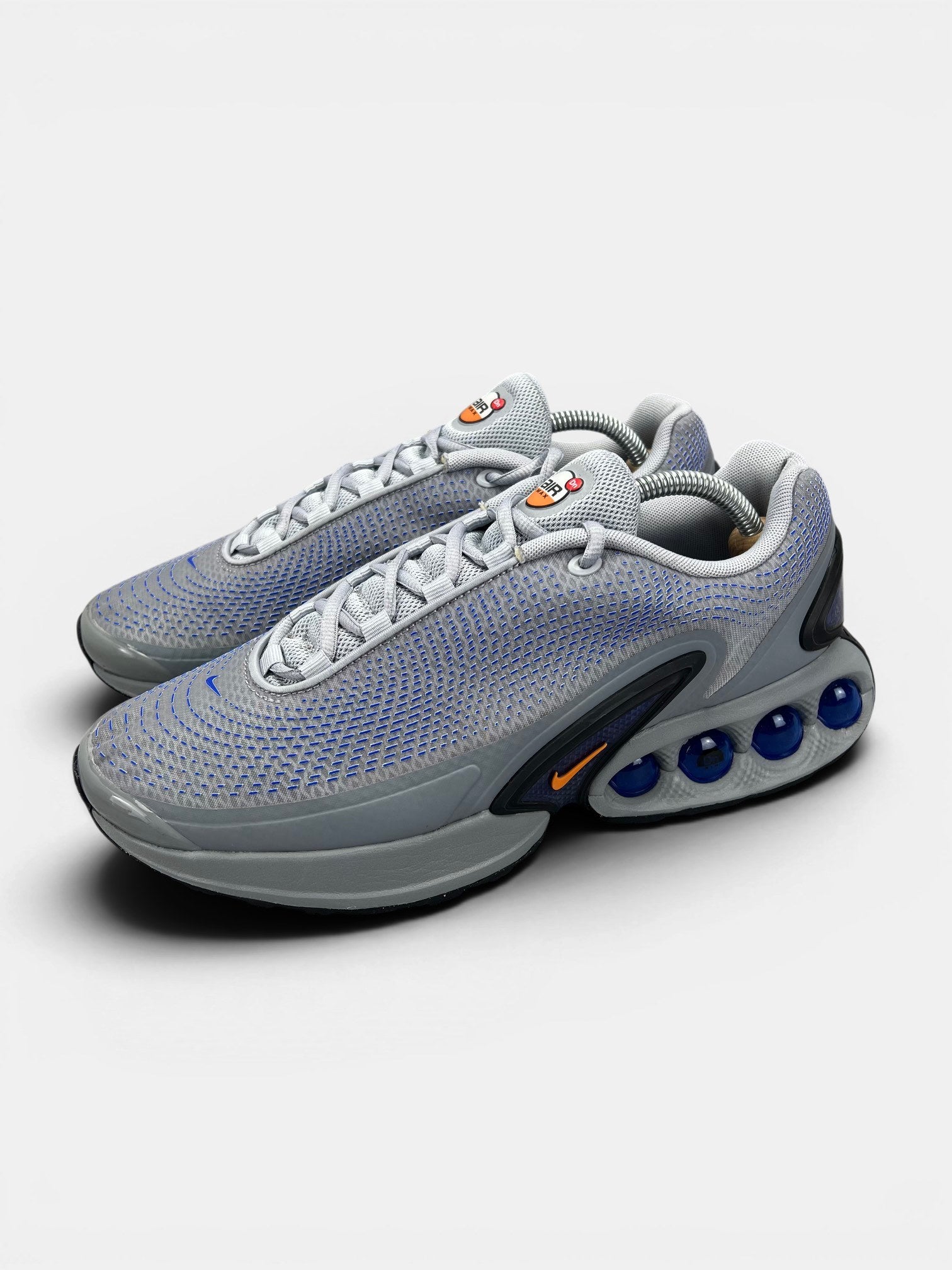 Nike Air Max DN — buty sportowe męskie w bardzo dobrym stanie rozmiar 43, widok z boku