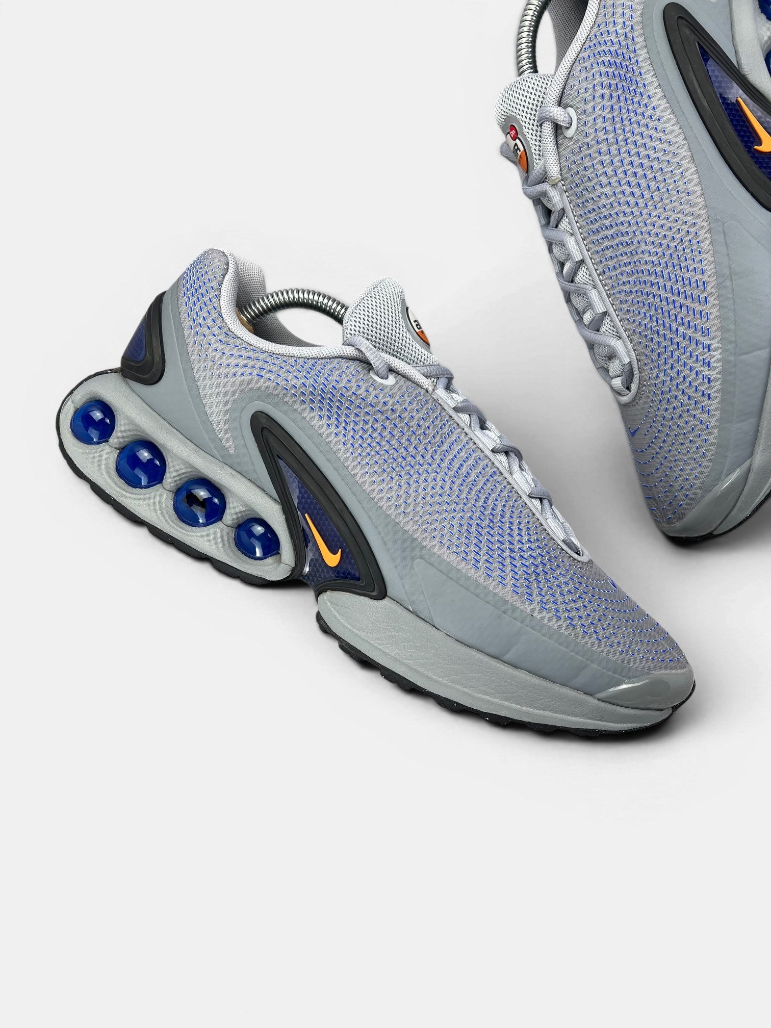 Nike Air Max DN — buty sportowe męskie w bardzo dobrym stanie rozmiar 43, zewnętrzny panel prawego buta