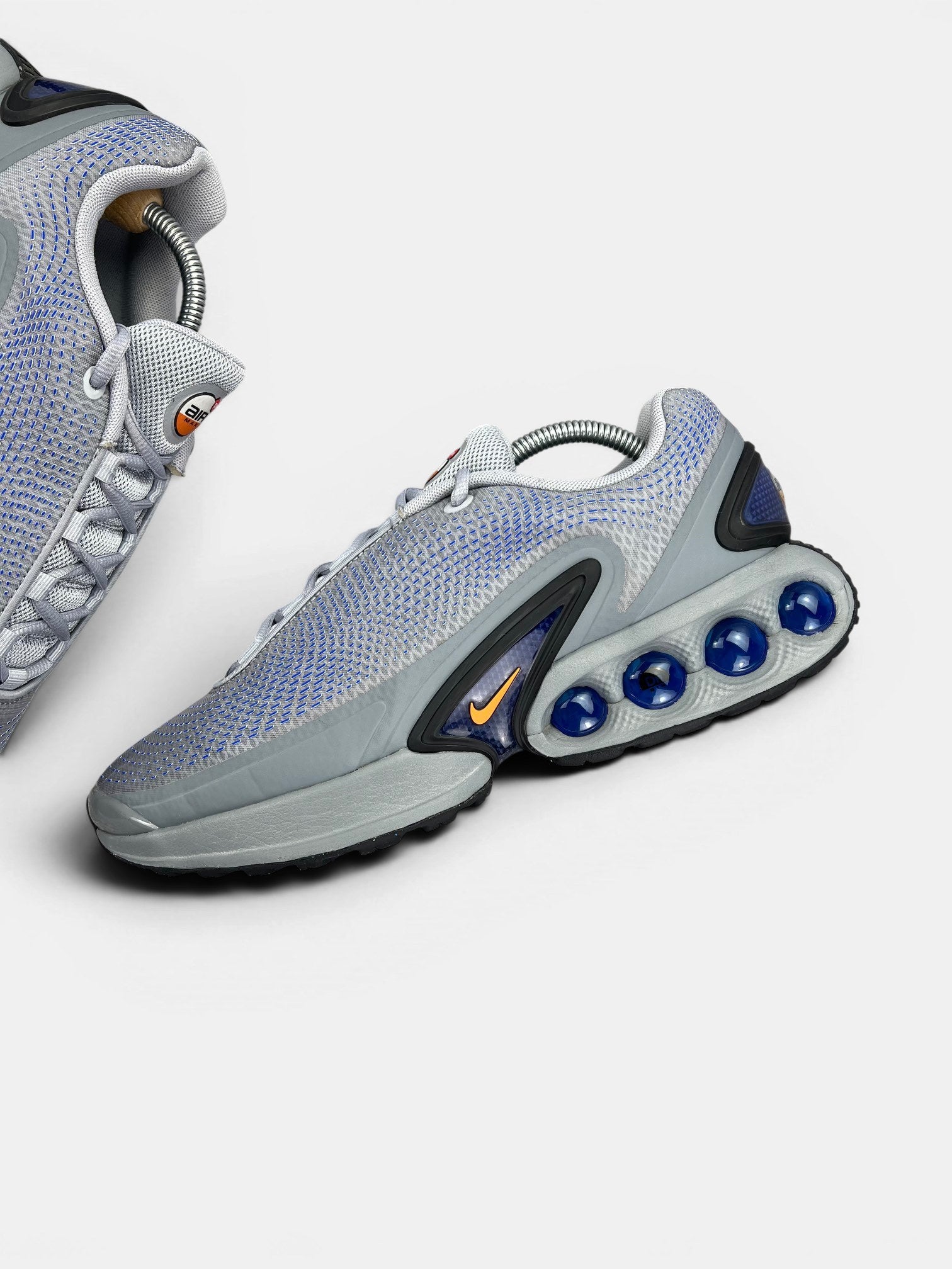 Nike Air Max DN — buty sportowe męskie w bardzo dobrym stanie rozmiar 43, zewnętrzny panel lewego buta