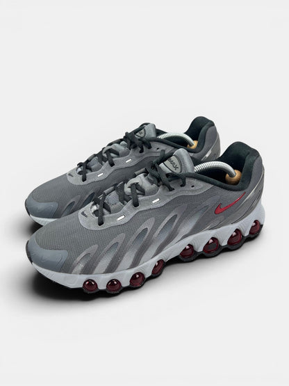 Nike Air Max DN8 “Iron Grey / Bright Crimson” DN8 Grey Crimson — buty sportowe męskie w bardzo dobrym stanie rozmiar 44.5, widok z boku
