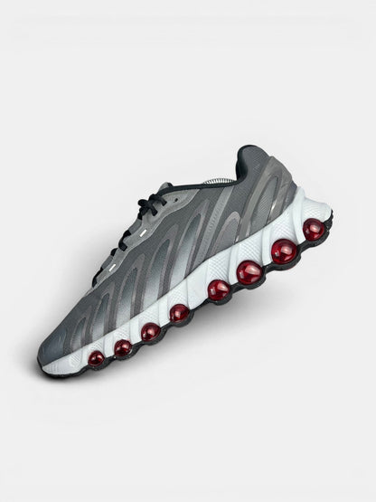 Nike Air Max DN8 “Iron Grey / Bright Crimson” DN8 Grey Crimson — buty sportowe męskie w bardzo dobrym stanie rozmiar 44.5, wewnętrzny panel prawego buta