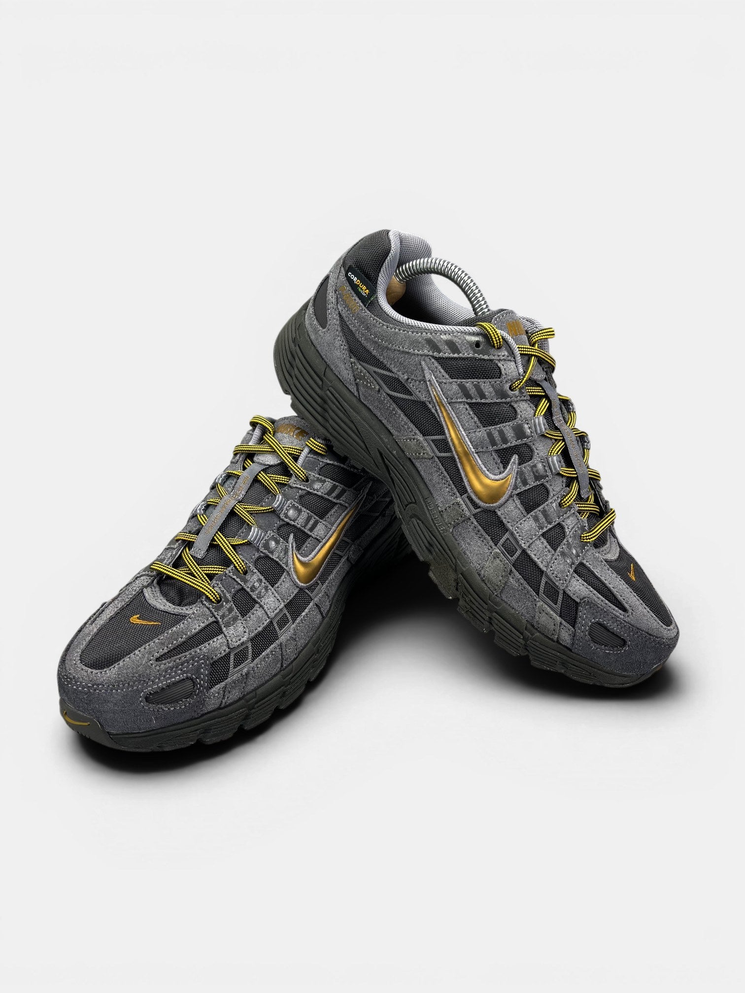 Nike P-6000 CORDURA Medium Ash/Golden Hop — buty sportowe męskie w bardzo dobrym stanie rozmiar 43, boczny profil