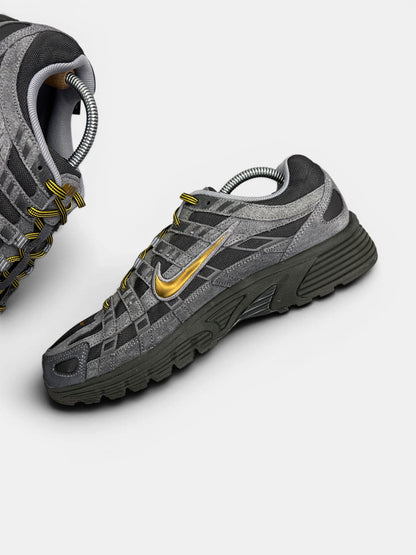 Nike P-6000 CORDURA Medium Ash/Golden Hop — buty sportowe męskie w bardzo dobrym stanie rozmiar 43, wewnętrzny panel prawego buta
