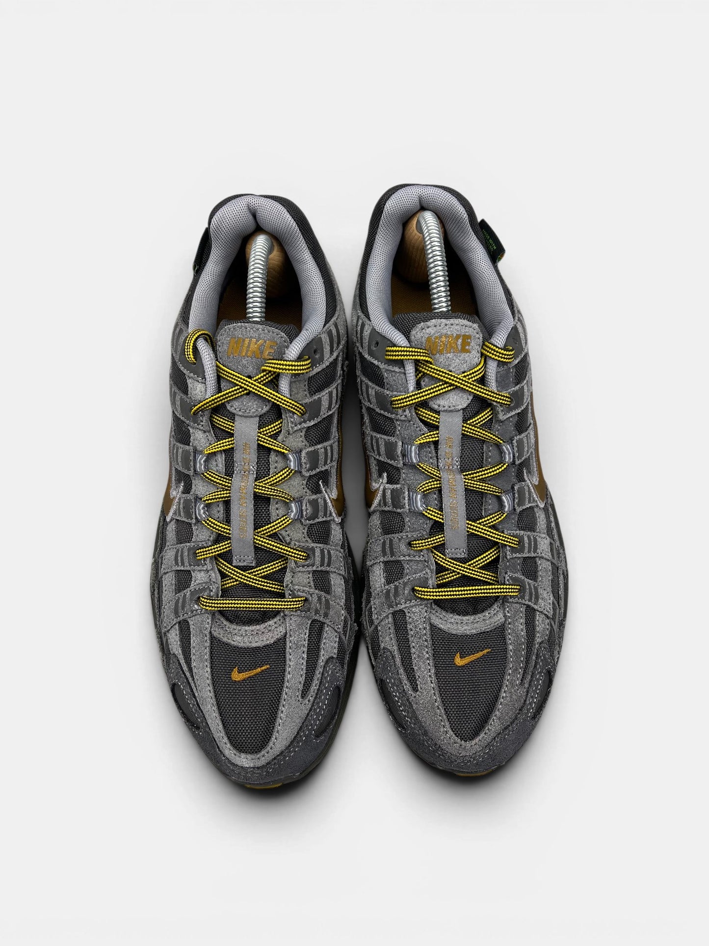 Nike P-6000 CORDURA Medium Ash/Golden Hop — buty sportowe męskie w bardzo dobrym stanie rozmiar 43, widok z góry