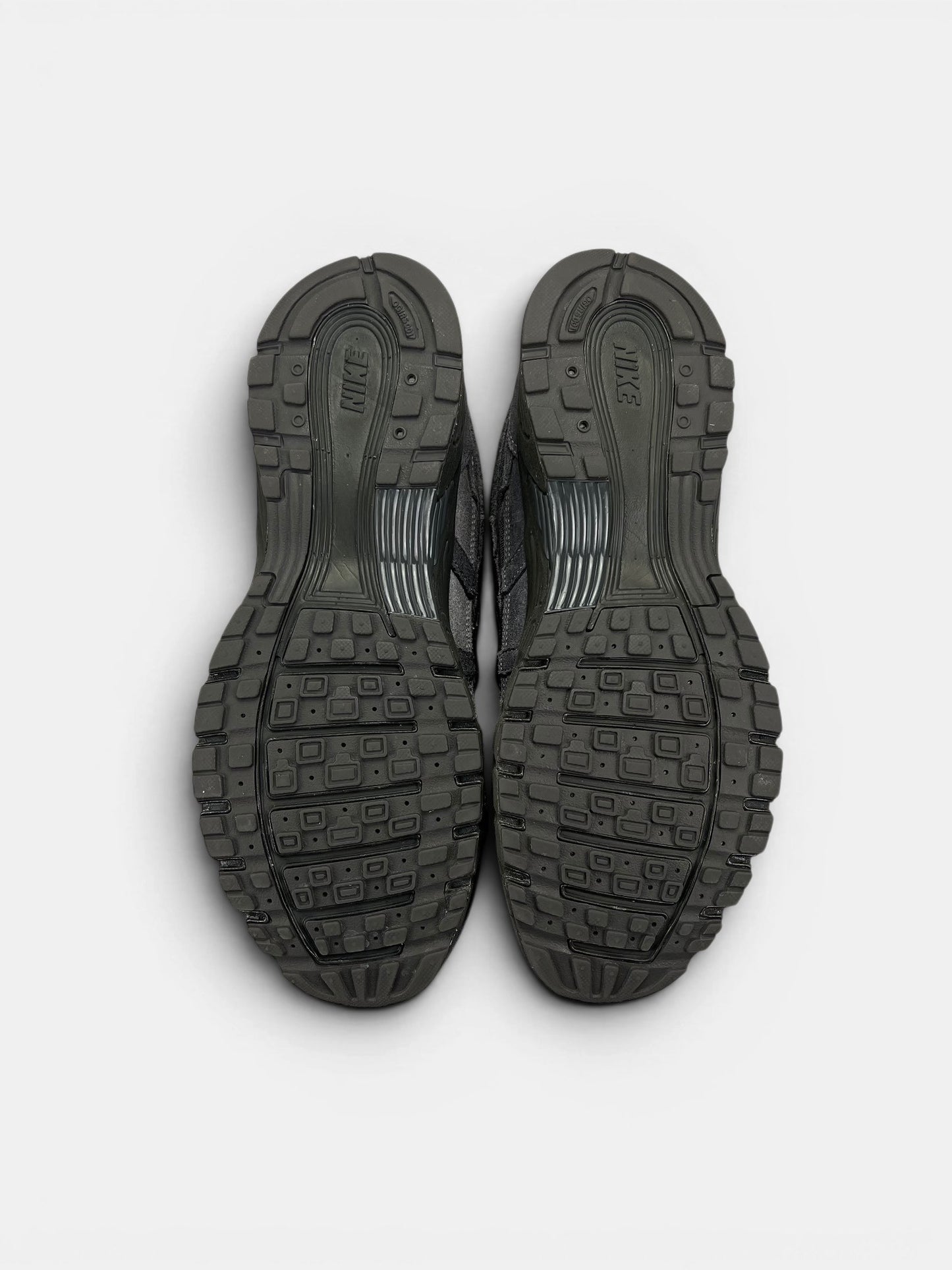 Nike P-6000 CORDURA Medium Ash/Golden Hop — buty sportowe męskie w bardzo dobrym stanie rozmiar 43, podeszwa