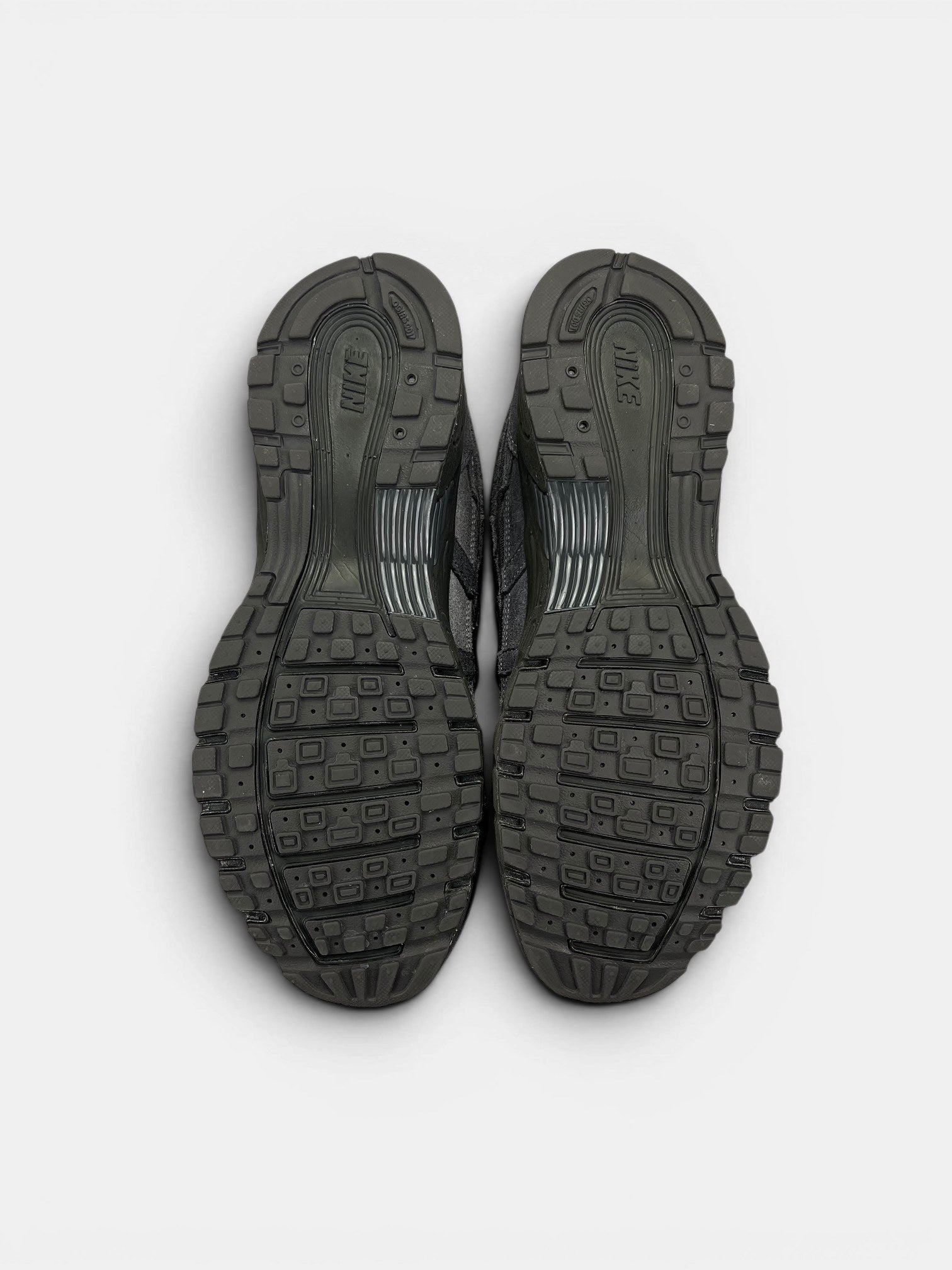 Nike P-6000 CORDURA Medium Ash/Golden Hop — buty sportowe męskie w bardzo dobrym stanie rozmiar 43, podeszwa