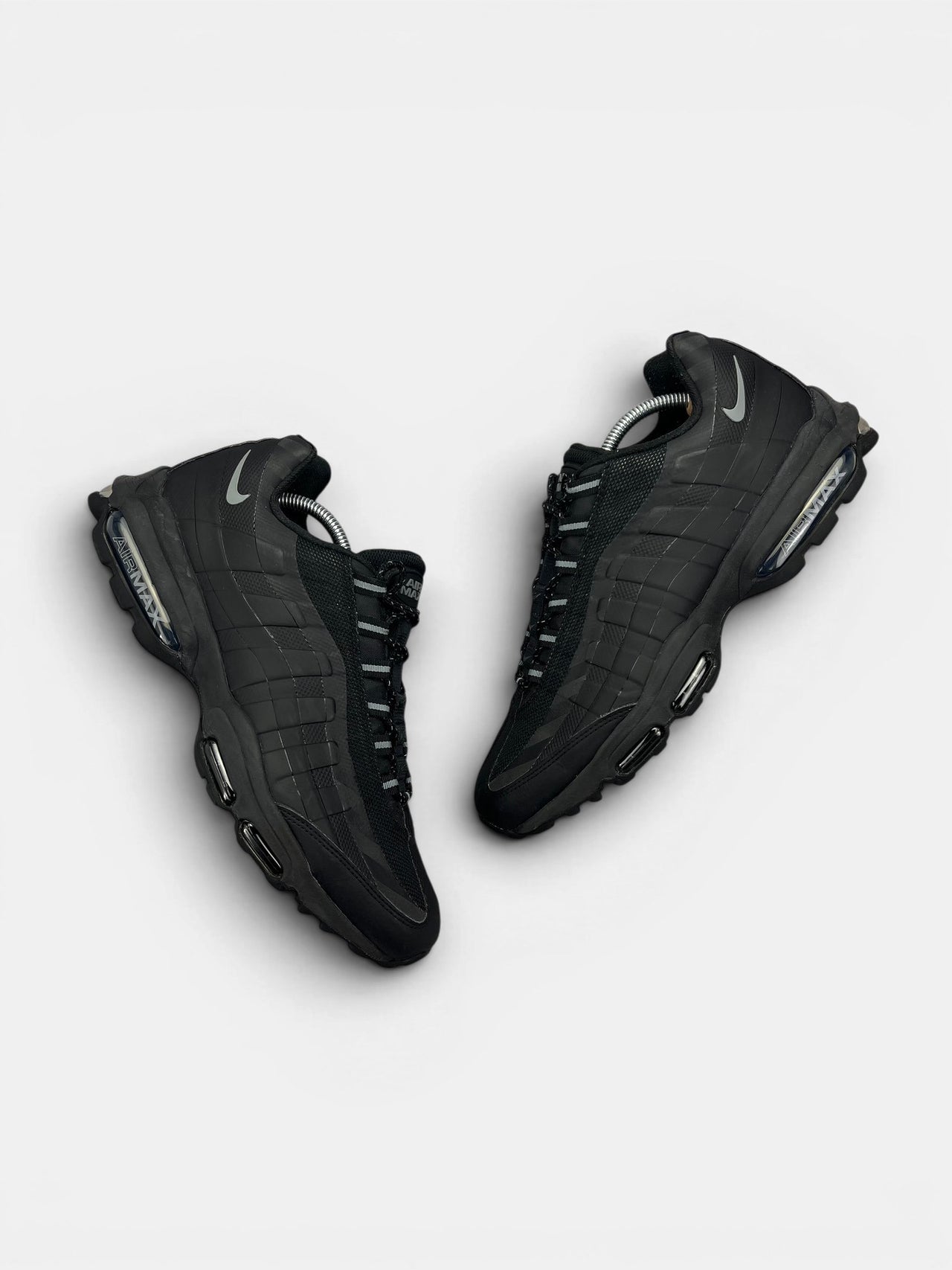 Nike Air Max 95 Ultra “Black / Grey” Ultra Black Grey — buty sportowe męskie w bardzo dobrym stanie rozmiar 44.5, widok z góry na zewnętrzną stronę butów