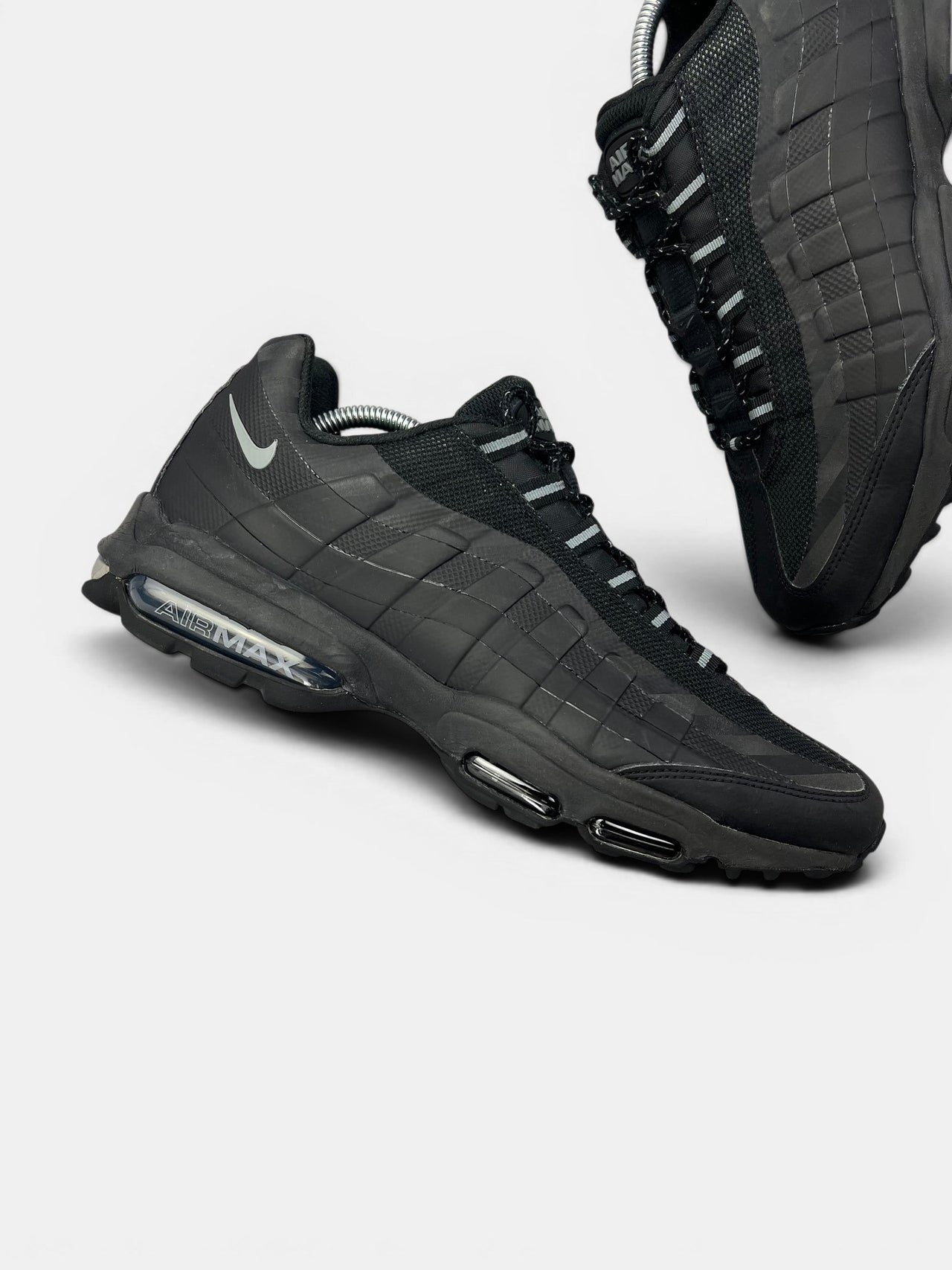 Nike Air Max 95 Ultra “Black / Grey” Ultra Black Grey — buty sportowe męskie w bardzo dobrym stanie rozmiar 44.5, zewnętrzny panel prawego buta