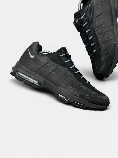 Nike Air Max 95 Ultra “Black / Grey” Ultra Black Grey — buty sportowe męskie w bardzo dobrym stanie rozmiar 44.5, zewnętrzny panel prawego buta