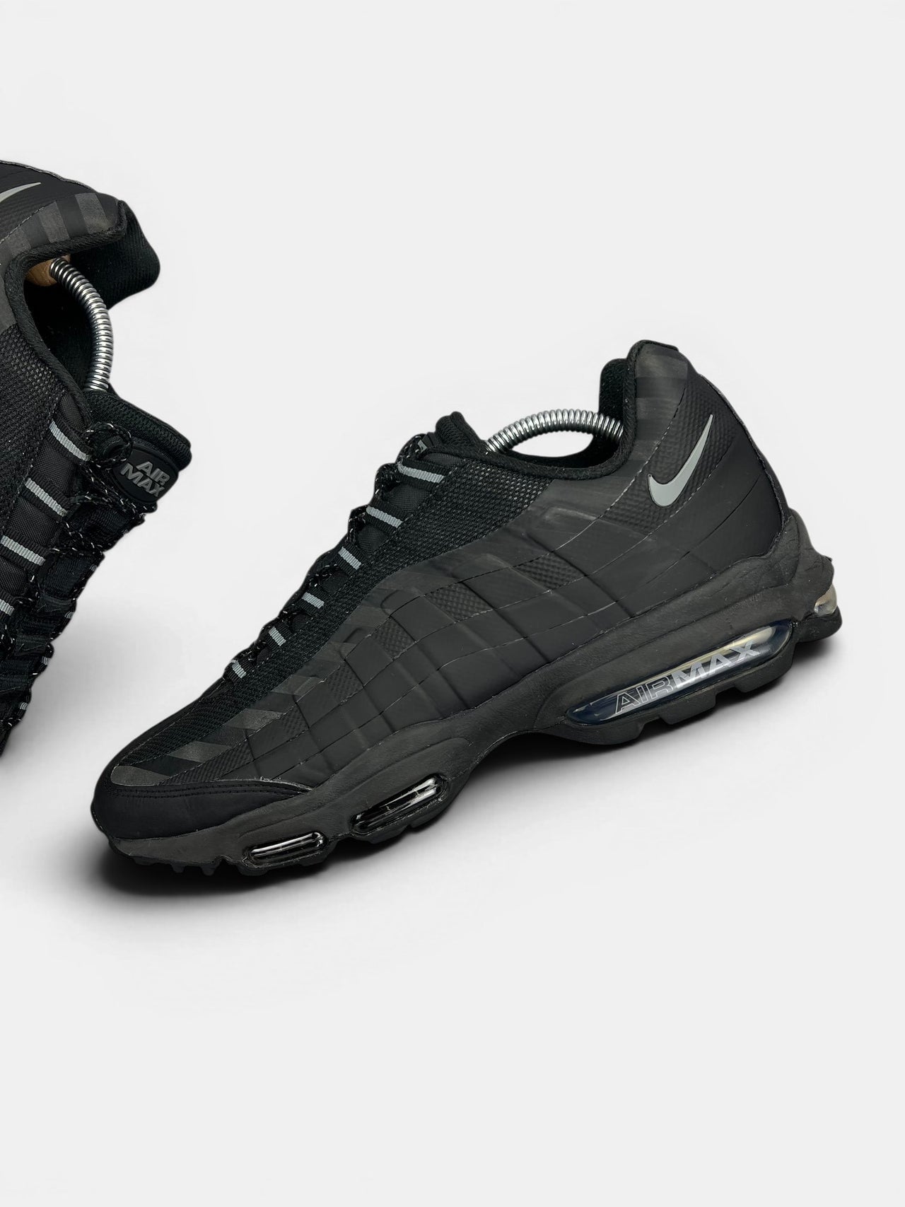 Nike Air Max 95 Ultra “Black / Grey” Ultra Black Grey — buty sportowe męskie w bardzo dobrym stanie rozmiar 44.5, zewnętrzny panel lewego buta
