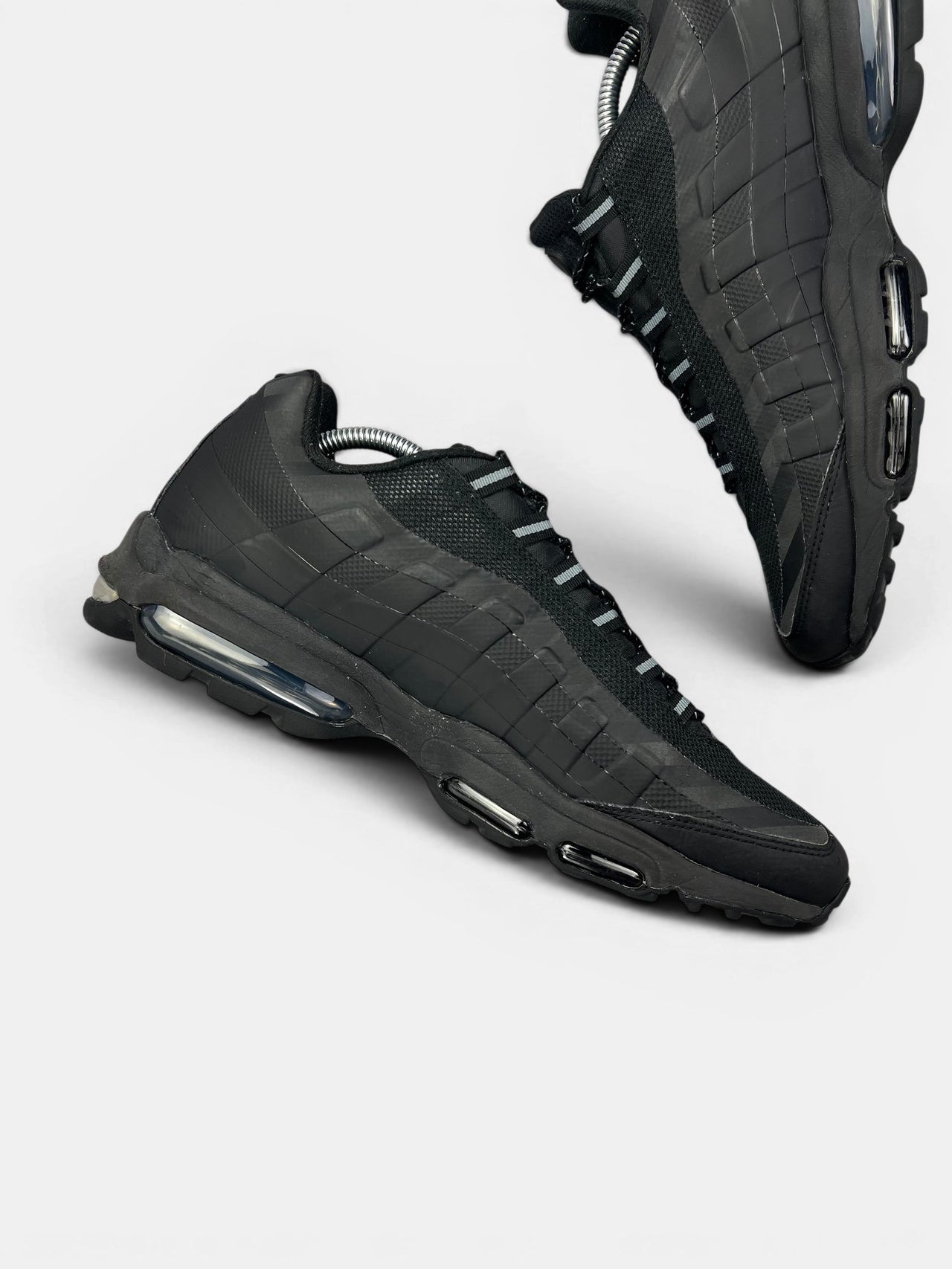 Nike Air Max 95 Ultra “Black / Grey” Ultra Black Grey — buty sportowe męskie w bardzo dobrym stanie rozmiar 44.5, wewnętrzny panel lewego buta