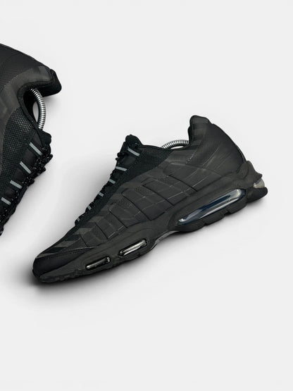 Nike Air Max 95 Ultra “Black / Grey” Ultra Black Grey — buty sportowe męskie w bardzo dobrym stanie rozmiar 44.5, wewnętrzny panel prawego buta