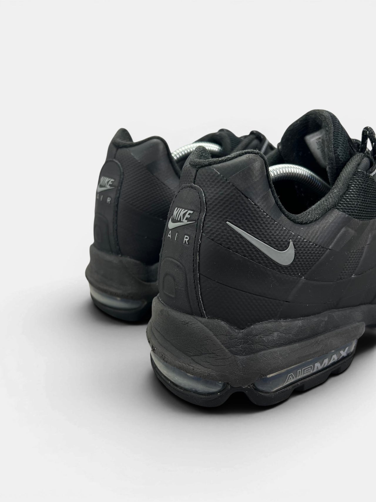 Nike Air Max 95 Ultra “Black / Grey” Ultra Black Grey — buty sportowe męskie w bardzo dobrym stanie rozmiar 44.5, widok z tyłu