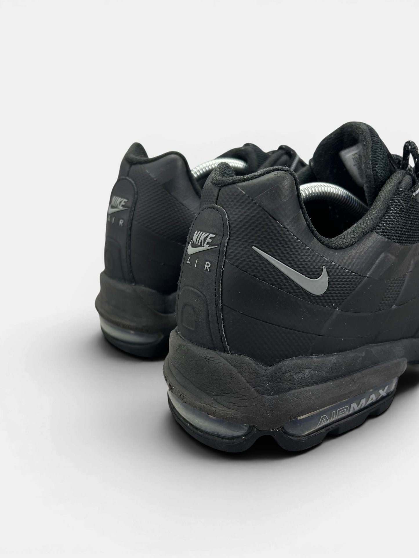 Nike Air Max 95 Ultra “Black / Grey” Ultra Black Grey — buty sportowe męskie w bardzo dobrym stanie rozmiar 44.5, widok z tyłu
