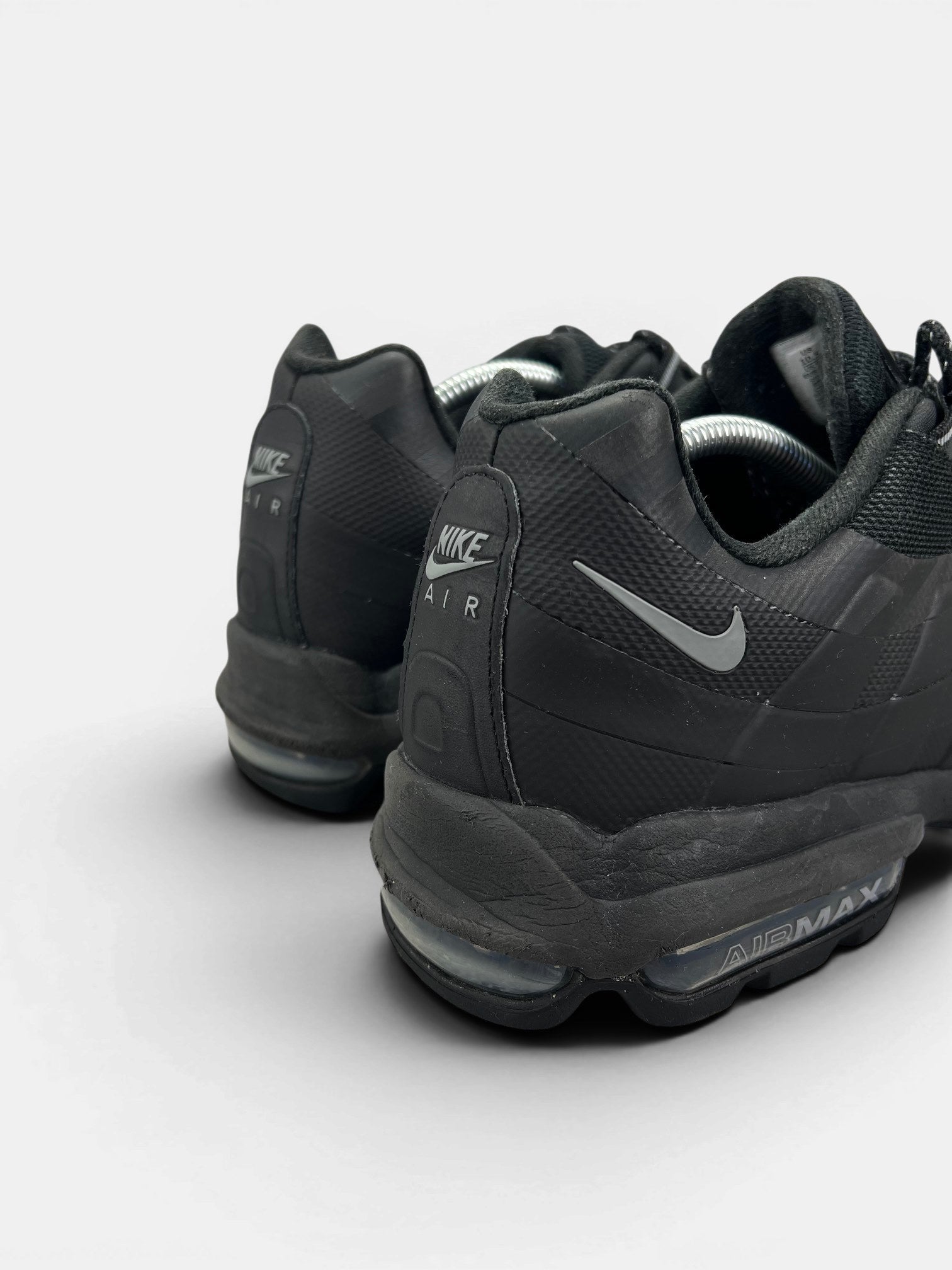 Nike Air Max 95 Ultra “Black / Grey” Ultra Black Grey — buty sportowe męskie w bardzo dobrym stanie rozmiar 44.5, widok z tyłu