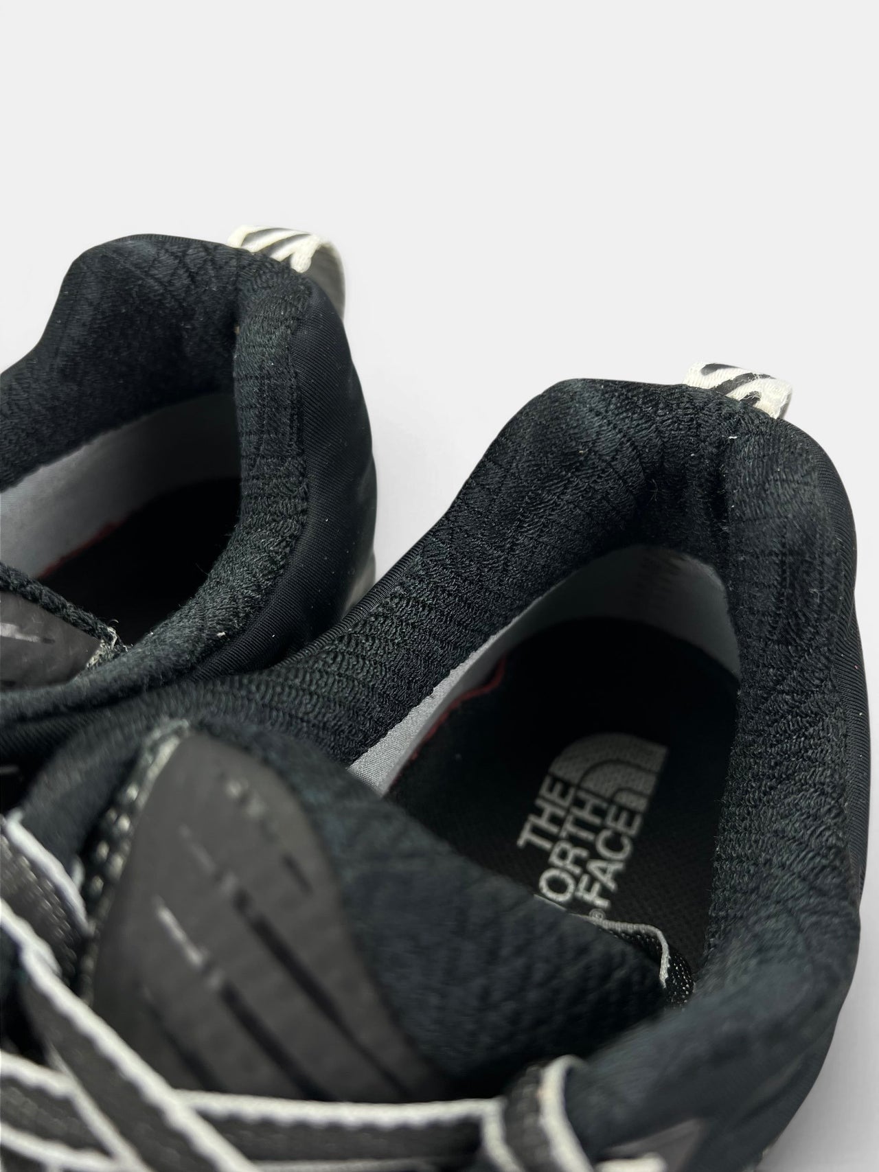 The North Face Vectiv Fastpack Futurelight — buty sportowe damskie w dobrym stanie rozmiar 40, zapiętki butów