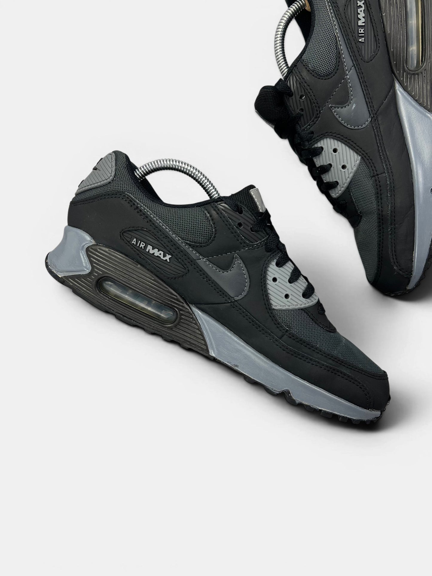 Nike Air Max 90 — buty sportowe męskie w bardzo dobrym stanie rozmiar 43, wewnętrzny panel lewego buta