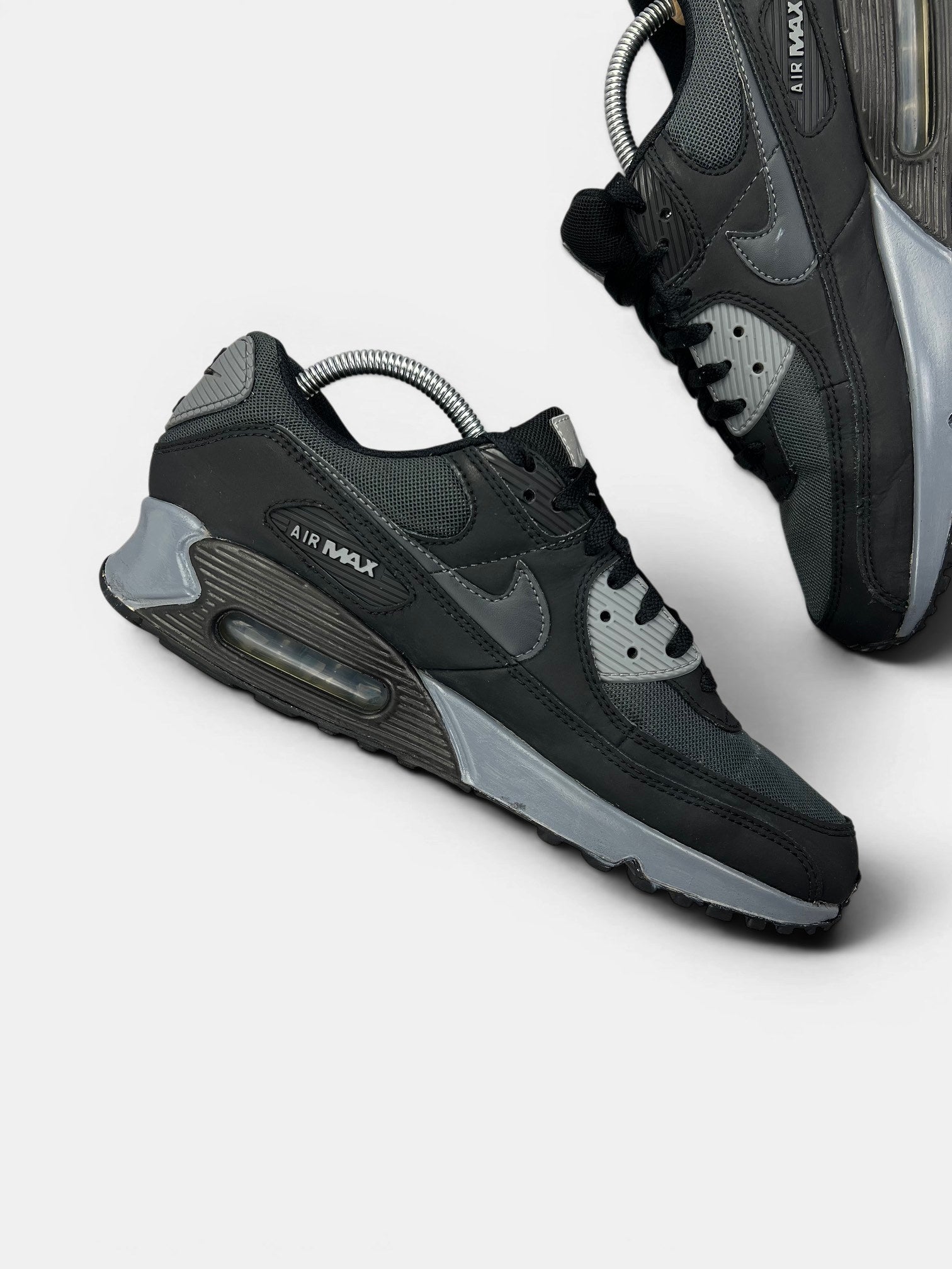 Nike Air Max 90 — buty sportowe męskie w bardzo dobrym stanie rozmiar 43, wewnętrzny panel lewego buta