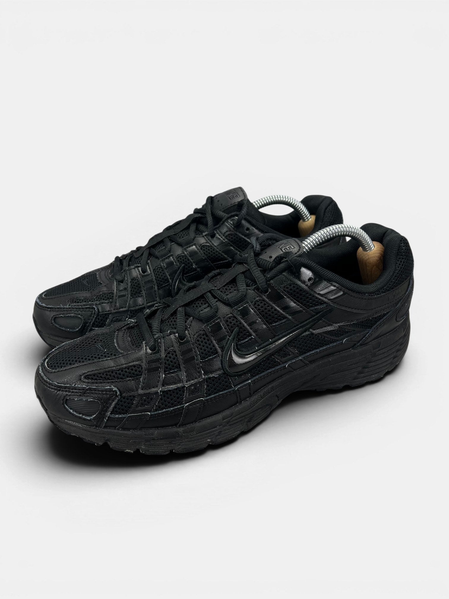 Nike P-6000 Black — buty sportowe męskie w bardzo dobrym stanie rozmiar 43, widok z boku