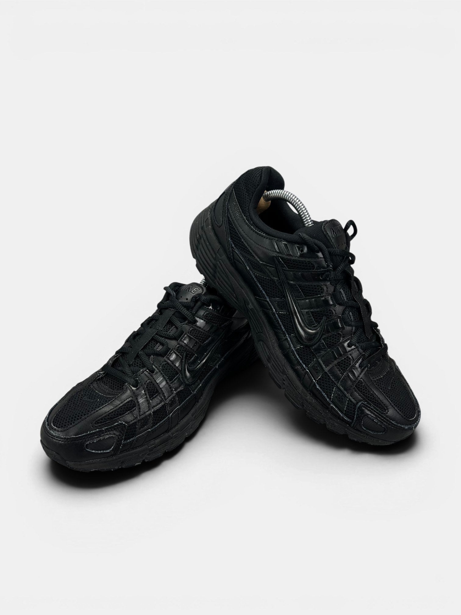 Nike P-6000 Black — buty sportowe męskie w bardzo dobrym stanie rozmiar 43, boczny profil