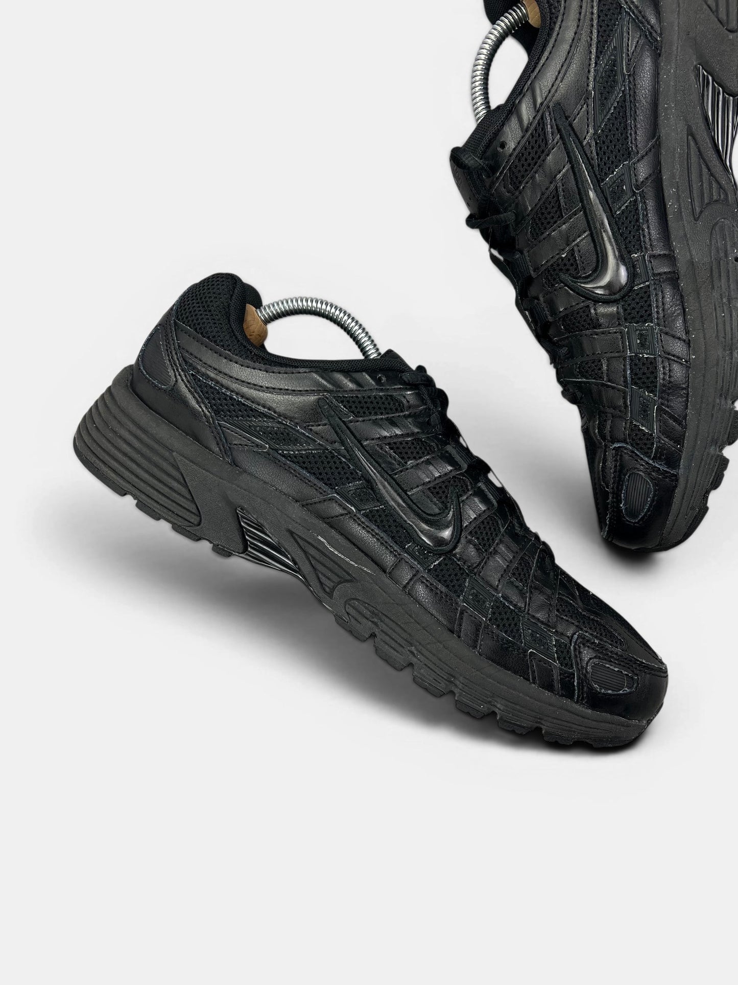 Nike P-6000 Black — buty sportowe męskie w bardzo dobrym stanie rozmiar 43, wewnętrzny panel lewego buta