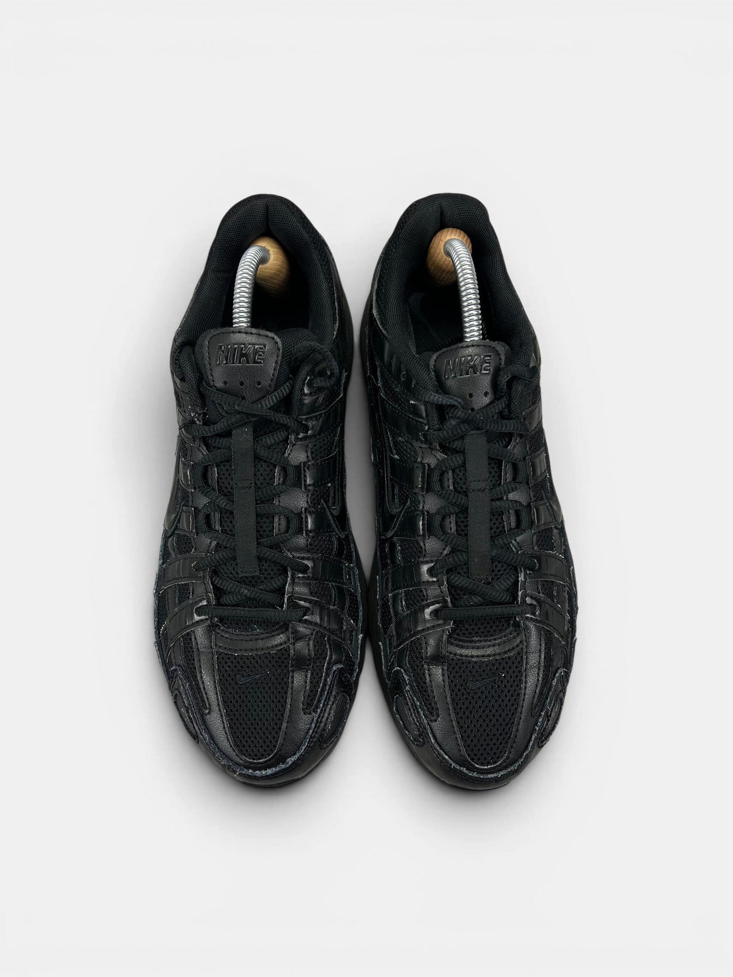 Nike P-6000 Black — buty sportowe męskie w bardzo dobrym stanie rozmiar 43, widok z góry