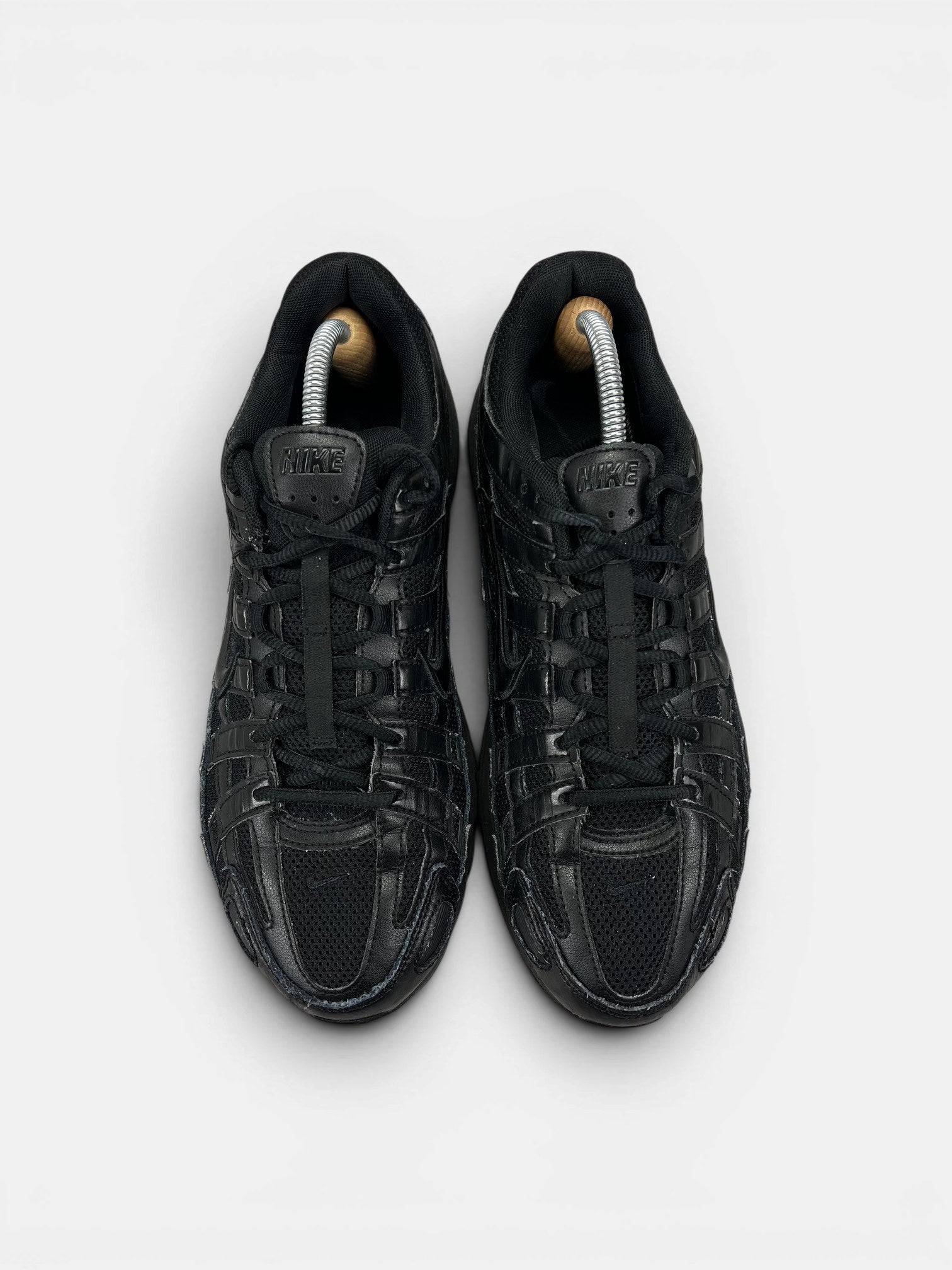Nike P-6000 Black — buty sportowe męskie w bardzo dobrym stanie rozmiar 43, widok z góry