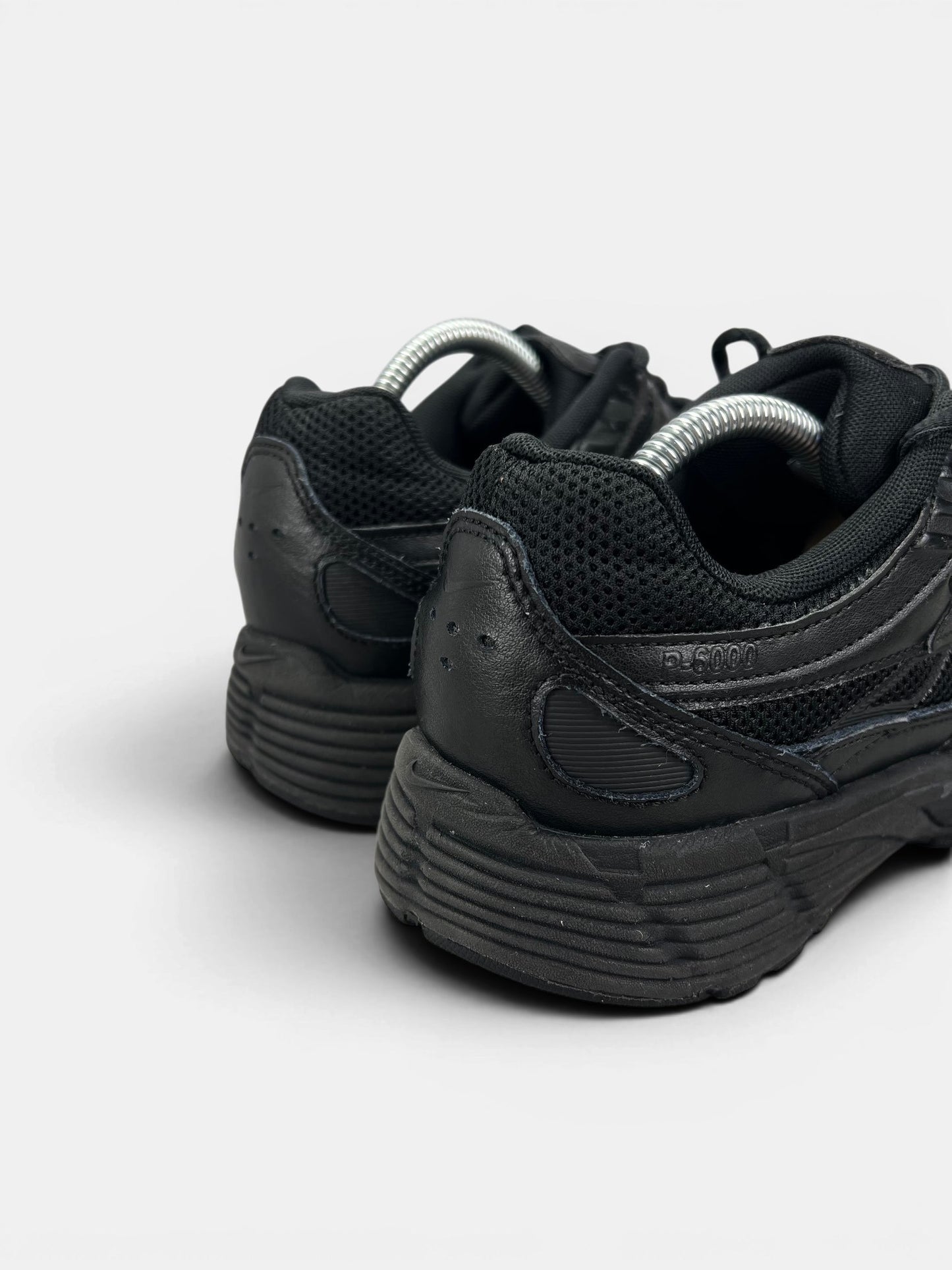 Nike P-6000 Black — buty sportowe męskie w bardzo dobrym stanie rozmiar 43, widok z tyłu