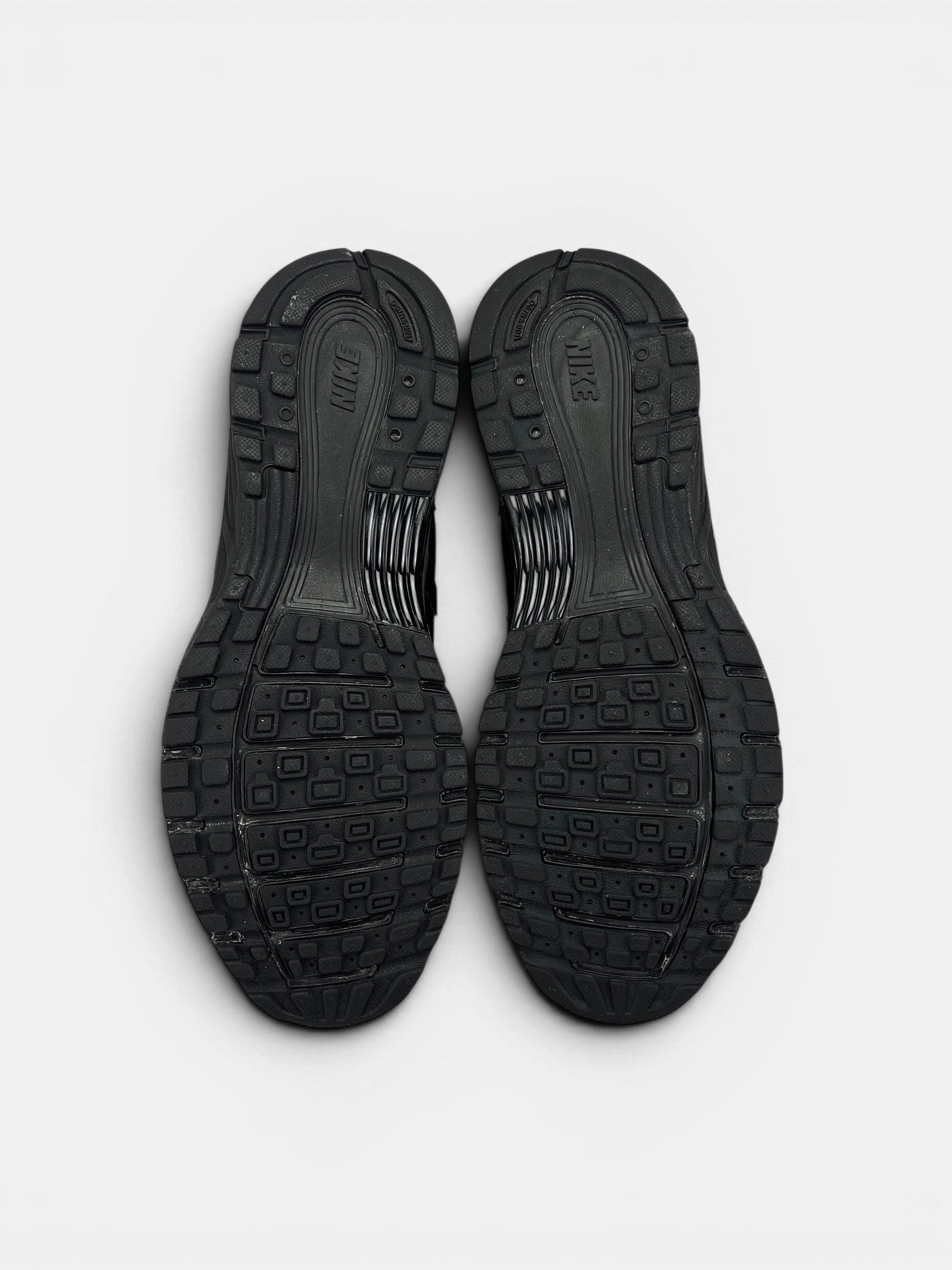 Nike P-6000 Black — buty sportowe męskie w bardzo dobrym stanie rozmiar 43, podeszwa