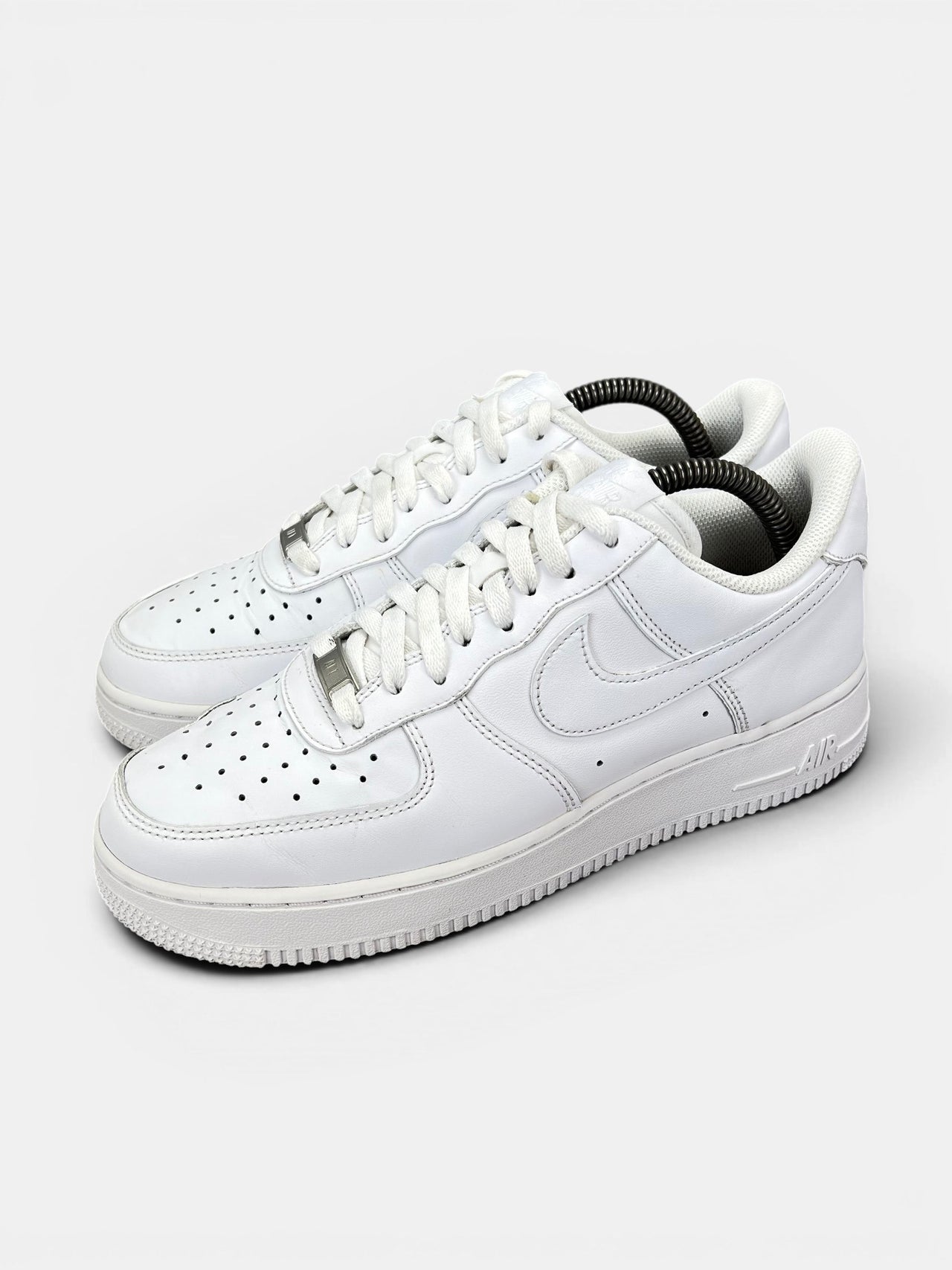 Nike Air Force 1 '07 — buty sportowe męskie w bardzo dobrym stanie rozmiar 41, widok z boku