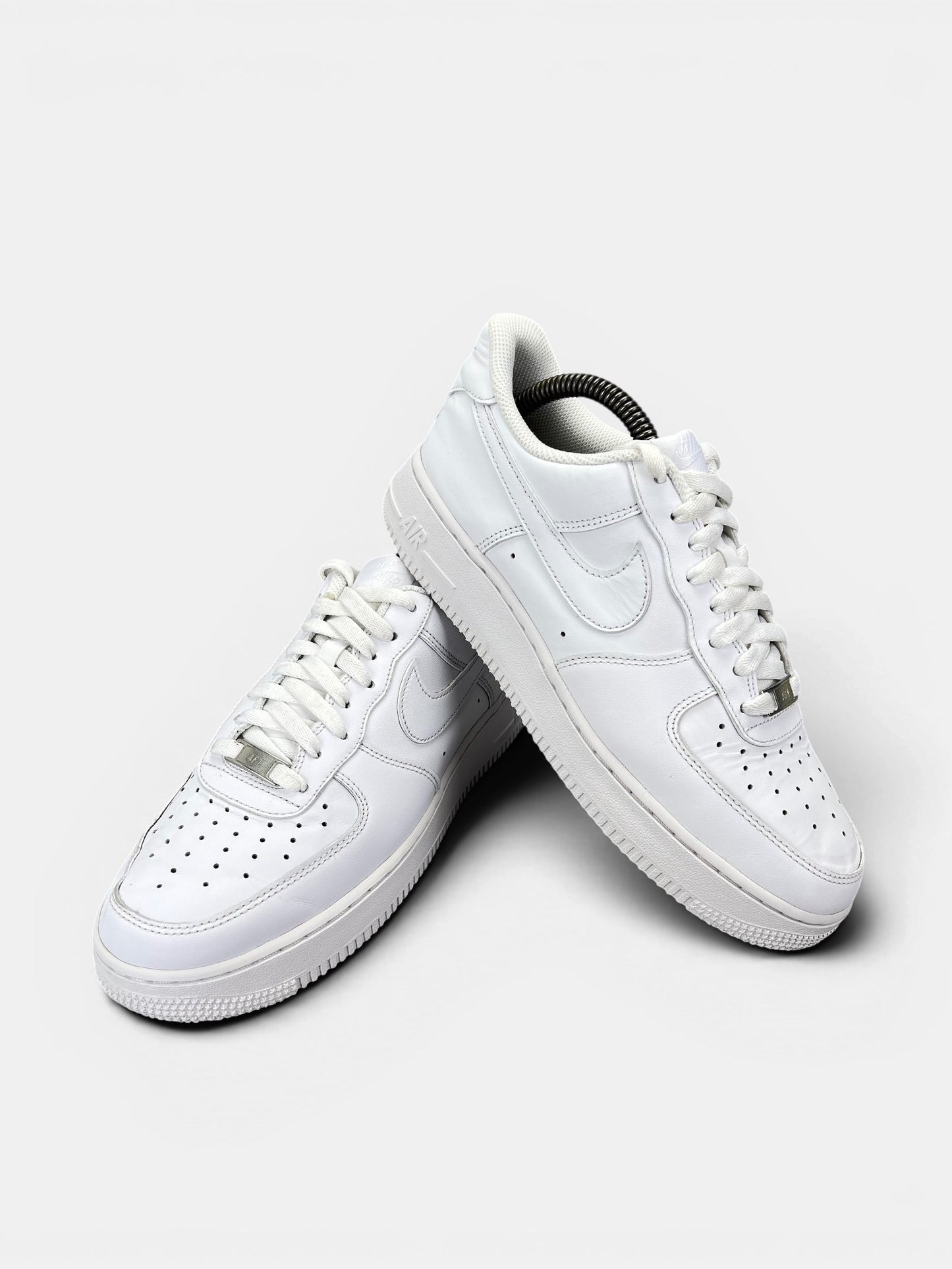 Nike Air Force 1 '07 — buty sportowe męskie w bardzo dobrym stanie rozmiar 41, boczny profil
