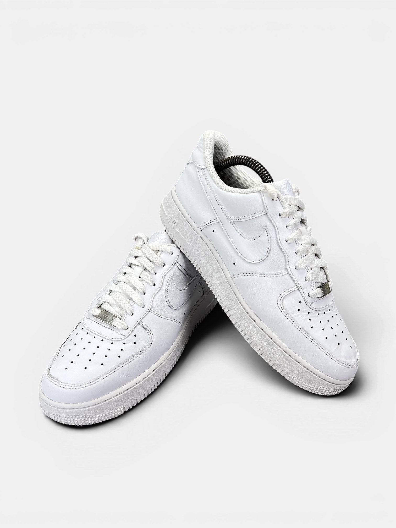 Nike Air Force 1 '07 — buty sportowe męskie w bardzo dobrym stanie rozmiar 41, boczny profil