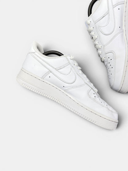 Nike Air Force 1 '07 — buty sportowe męskie w bardzo dobrym stanie rozmiar 41, wewnętrzny panel lewego buta