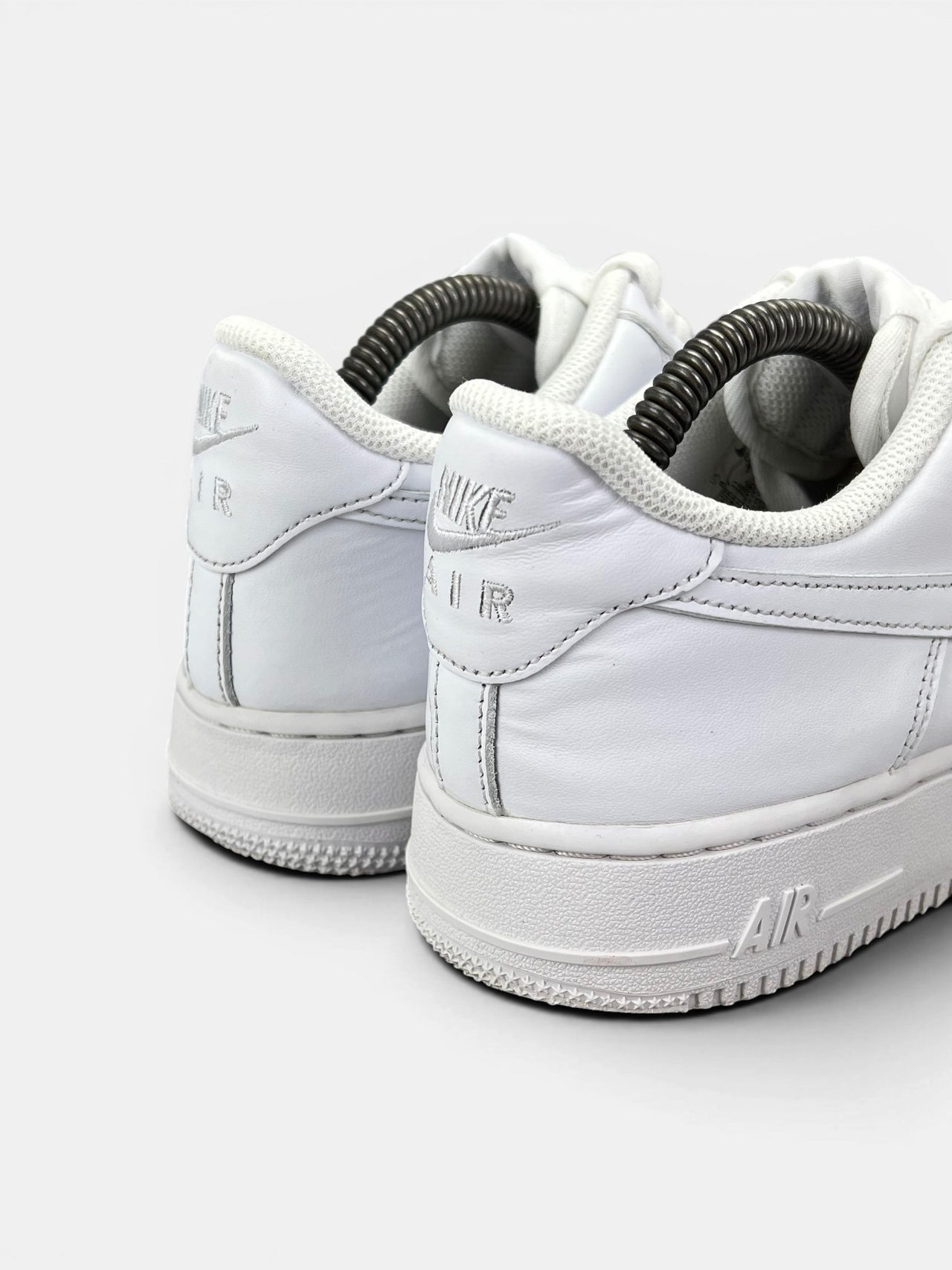 Nike Air Force 1 '07 — buty sportowe męskie w bardzo dobrym stanie rozmiar 41, widok z góry