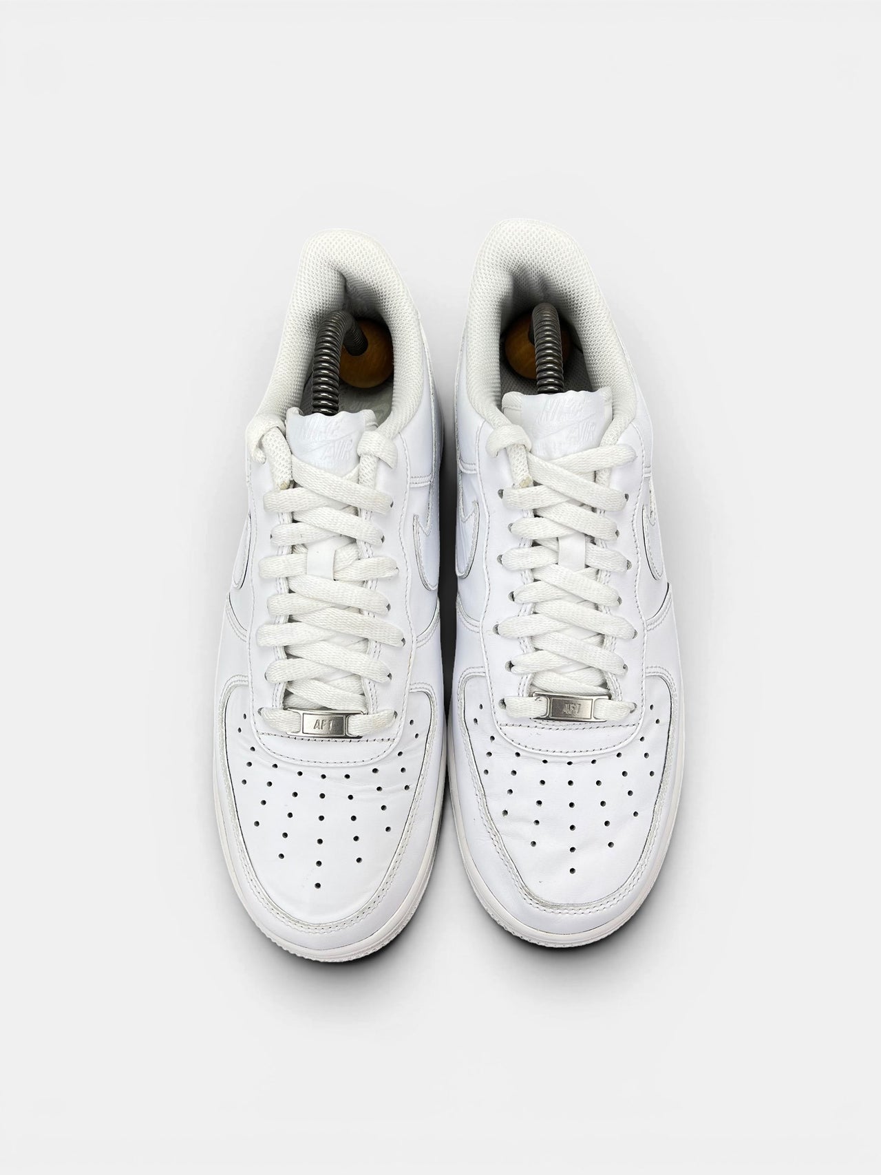 Nike Air Force 1 '07 — buty sportowe męskie w bardzo dobrym stanie rozmiar 41, widok z tyłu