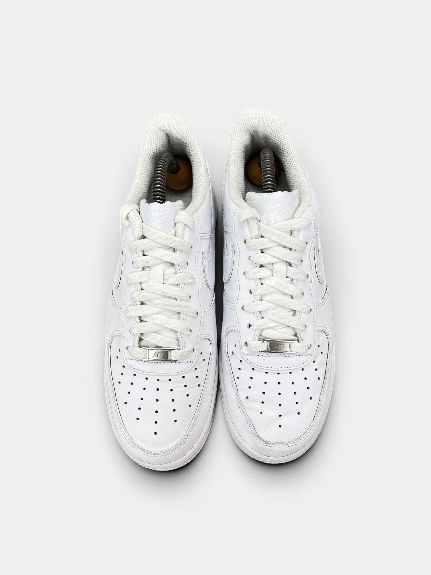 Nike Air Force 1 '07 — buty sportowe męskie w bardzo dobrym stanie rozmiar 41, widok z tyłu