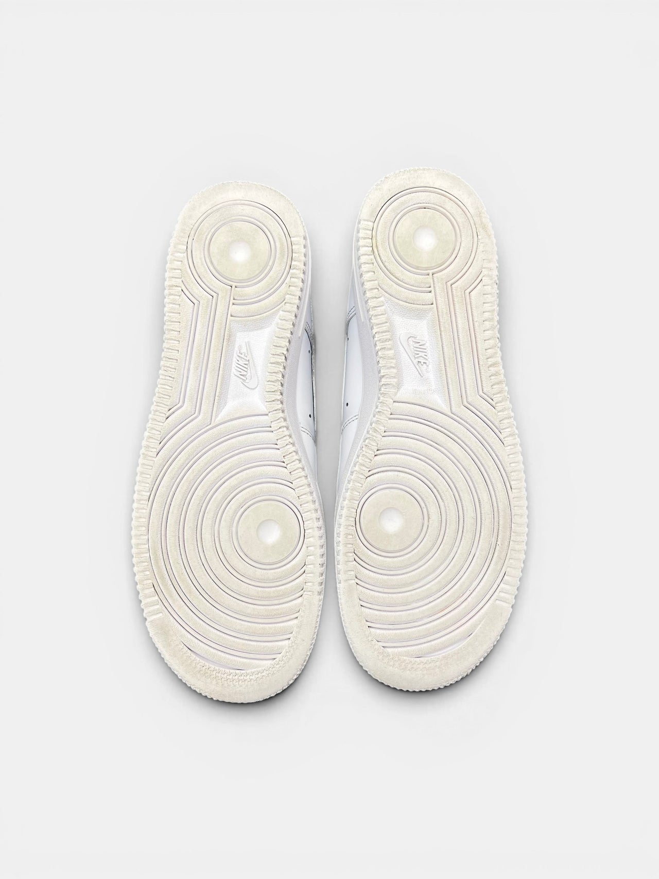Nike Air Force 1 '07 — buty sportowe męskie w bardzo dobrym stanie rozmiar 41, podeszwa