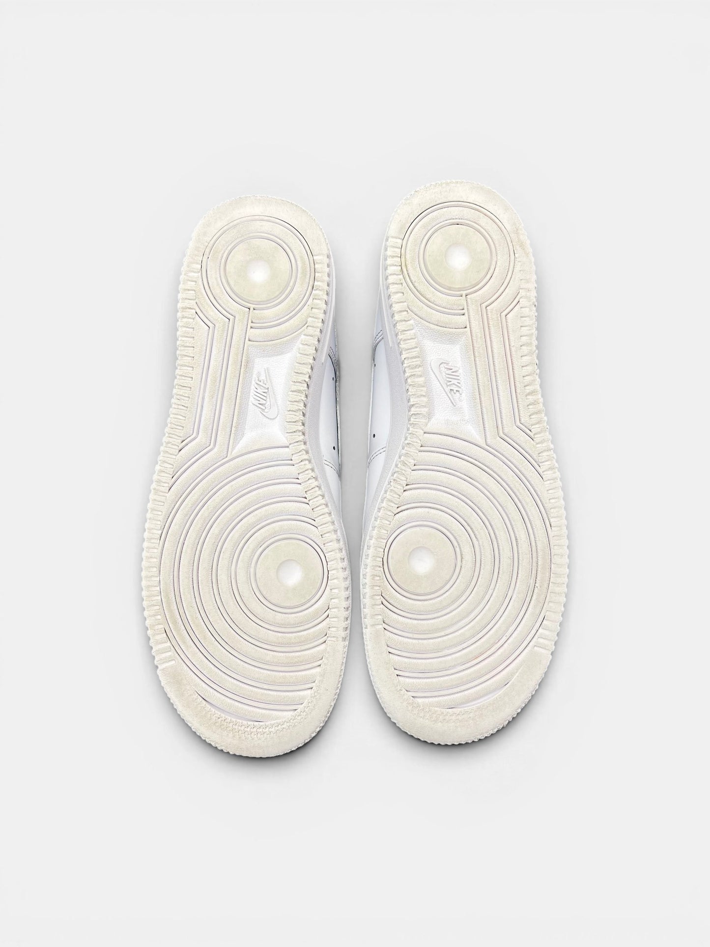 Nike Air Force 1 '07 — buty sportowe męskie w bardzo dobrym stanie rozmiar 41, podeszwa